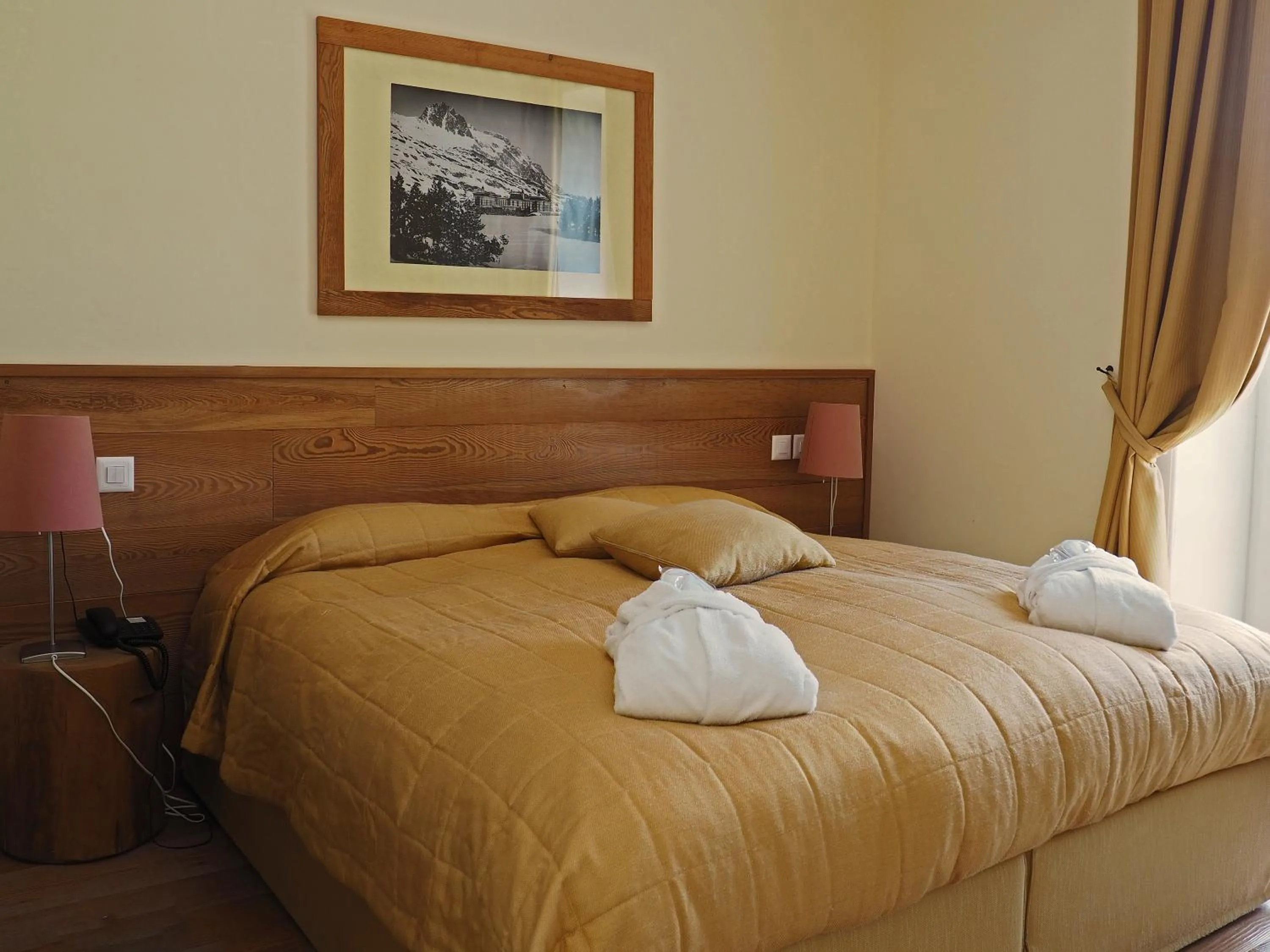 Bedroom, Bed in Maloja Palace Residence Engadin-St Moritz CO2-Neutral