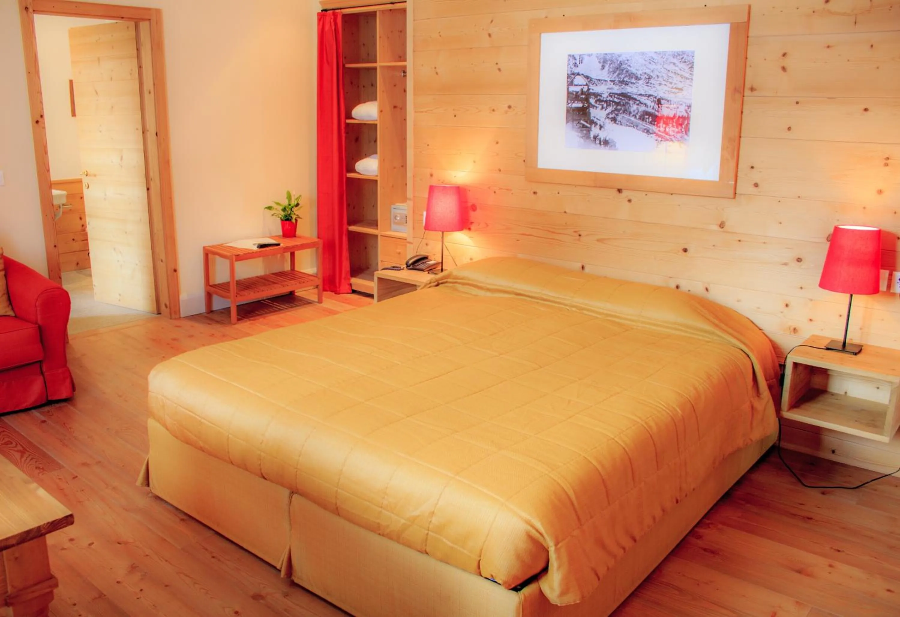 Bedroom, Bed in Maloja Palace Residence Engadin-St Moritz CO2-Neutral
