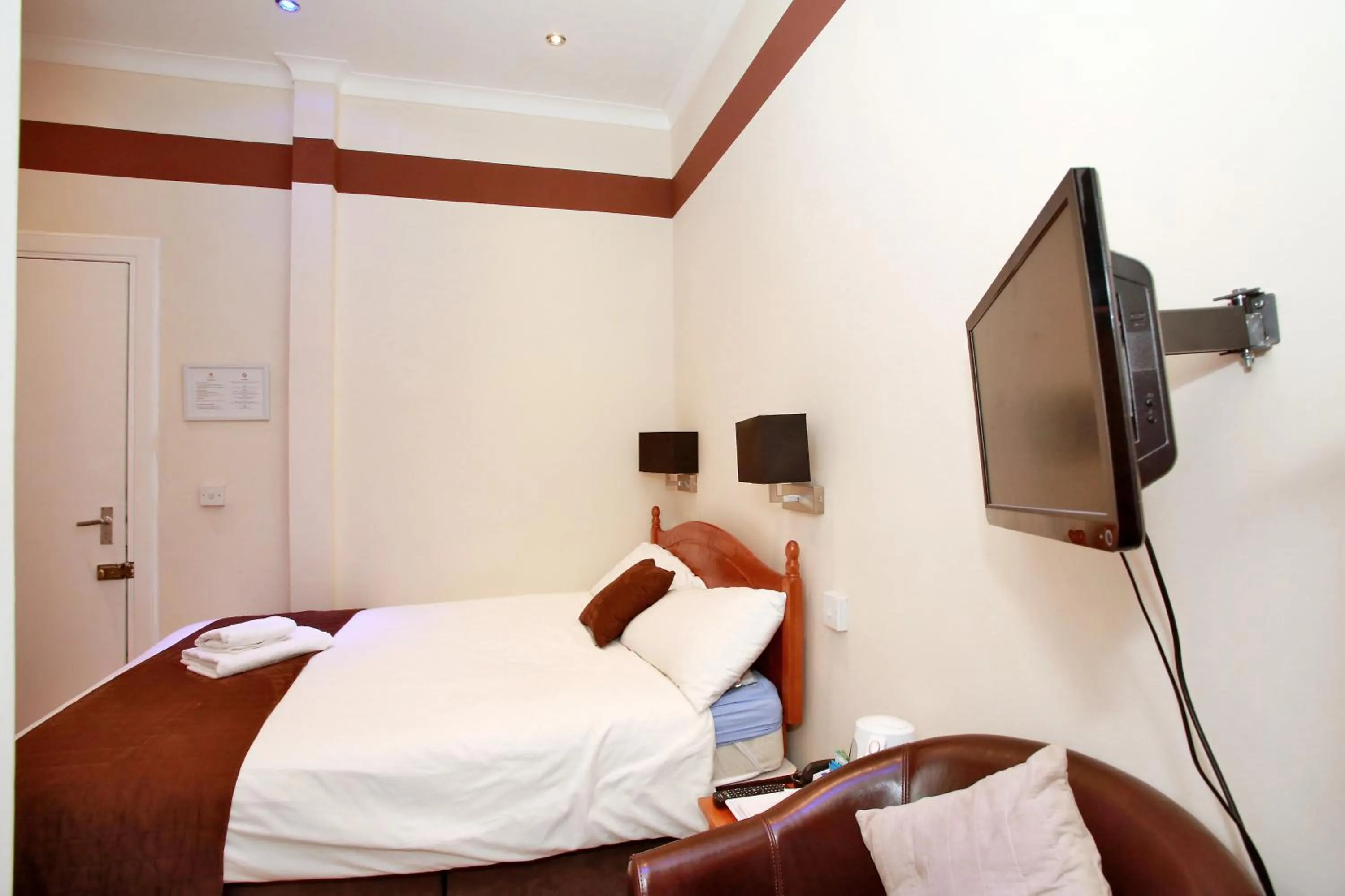 Bedroom, Bed in CitiHouse Aberdeen West End