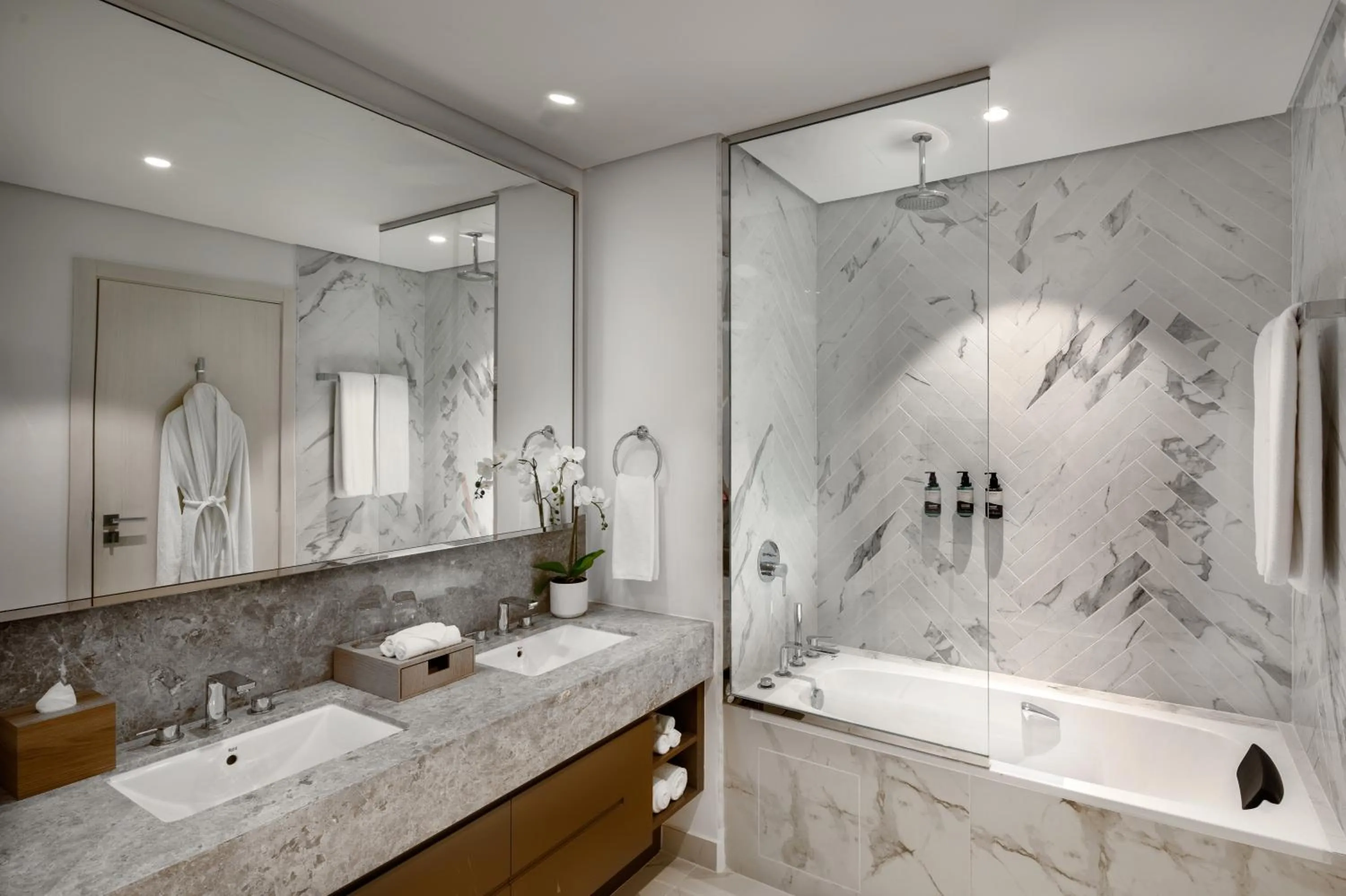 Shower in Millennium Residences Saadiyat Island