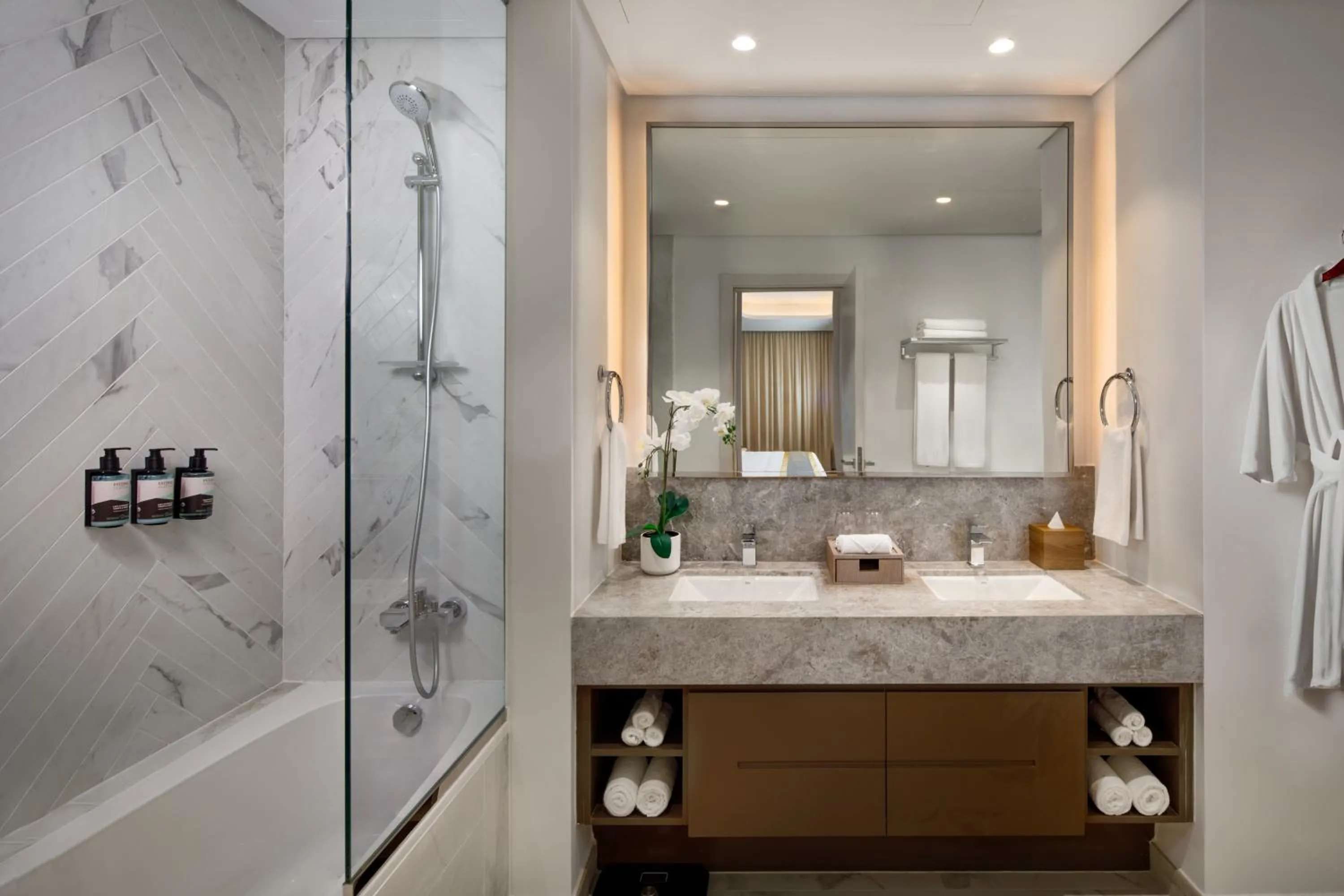 Shower in Millennium Residences Saadiyat Island