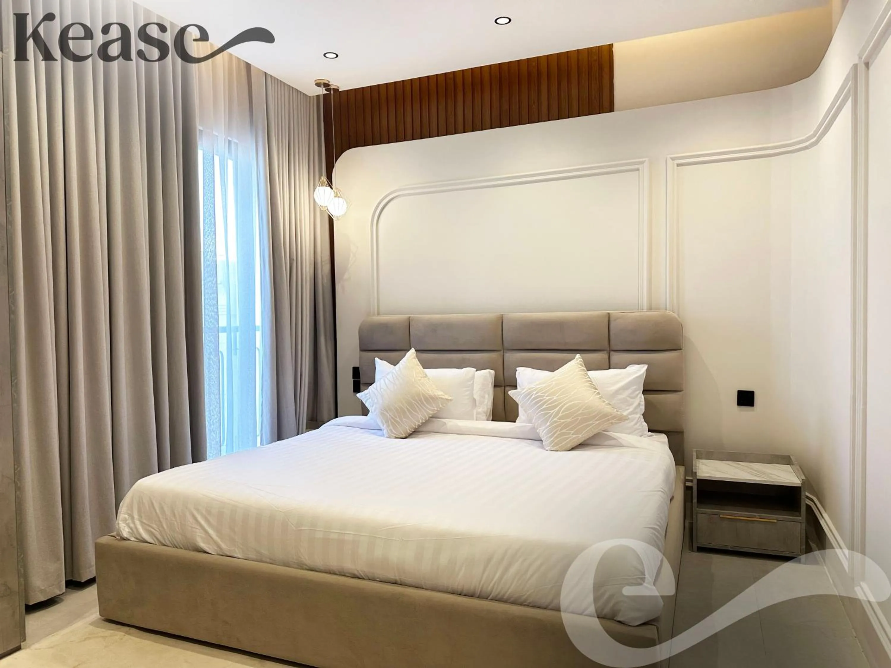 Bed in Kease Narjis A-12 Luxury Gold AX18