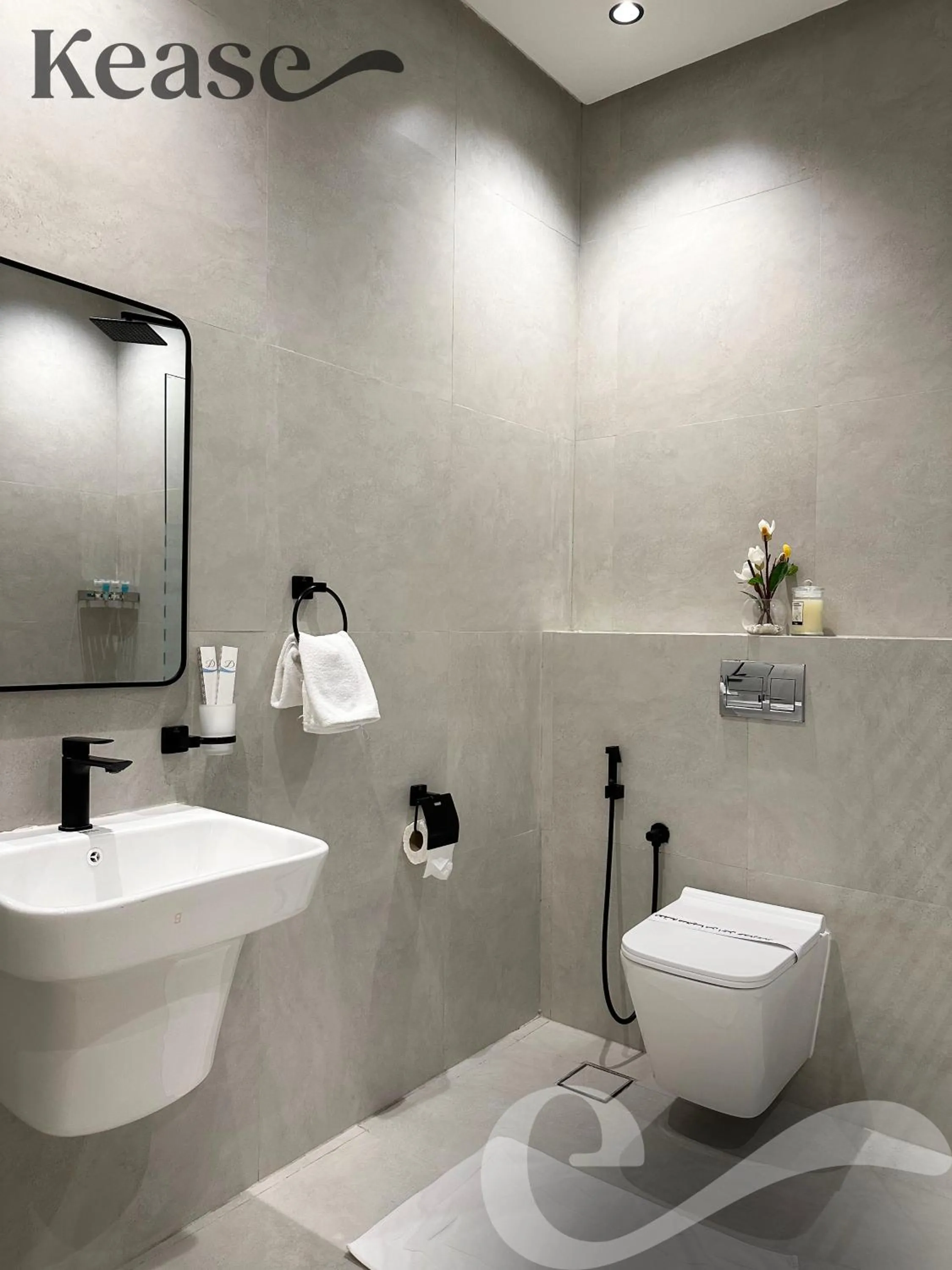 Toilet in Kease Narjis A-12 Luxury Gold AX18