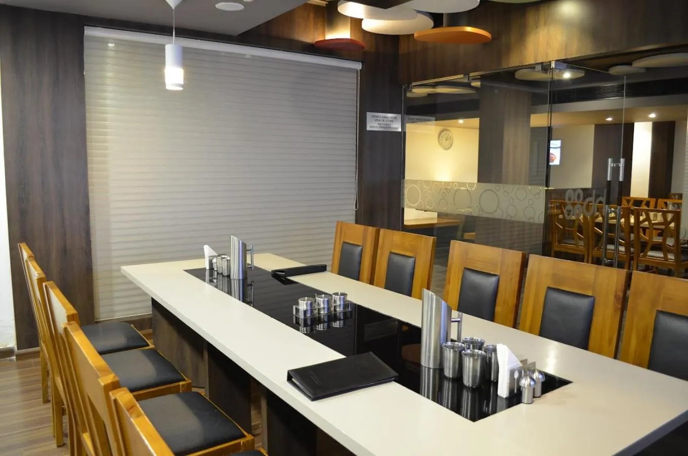 Restaurant/places to eat in Hotel Mahi's Gateway