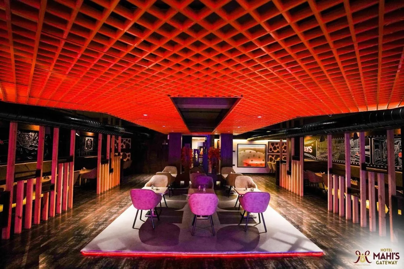 Restaurant/places to eat in Hotel Mahi's Gateway