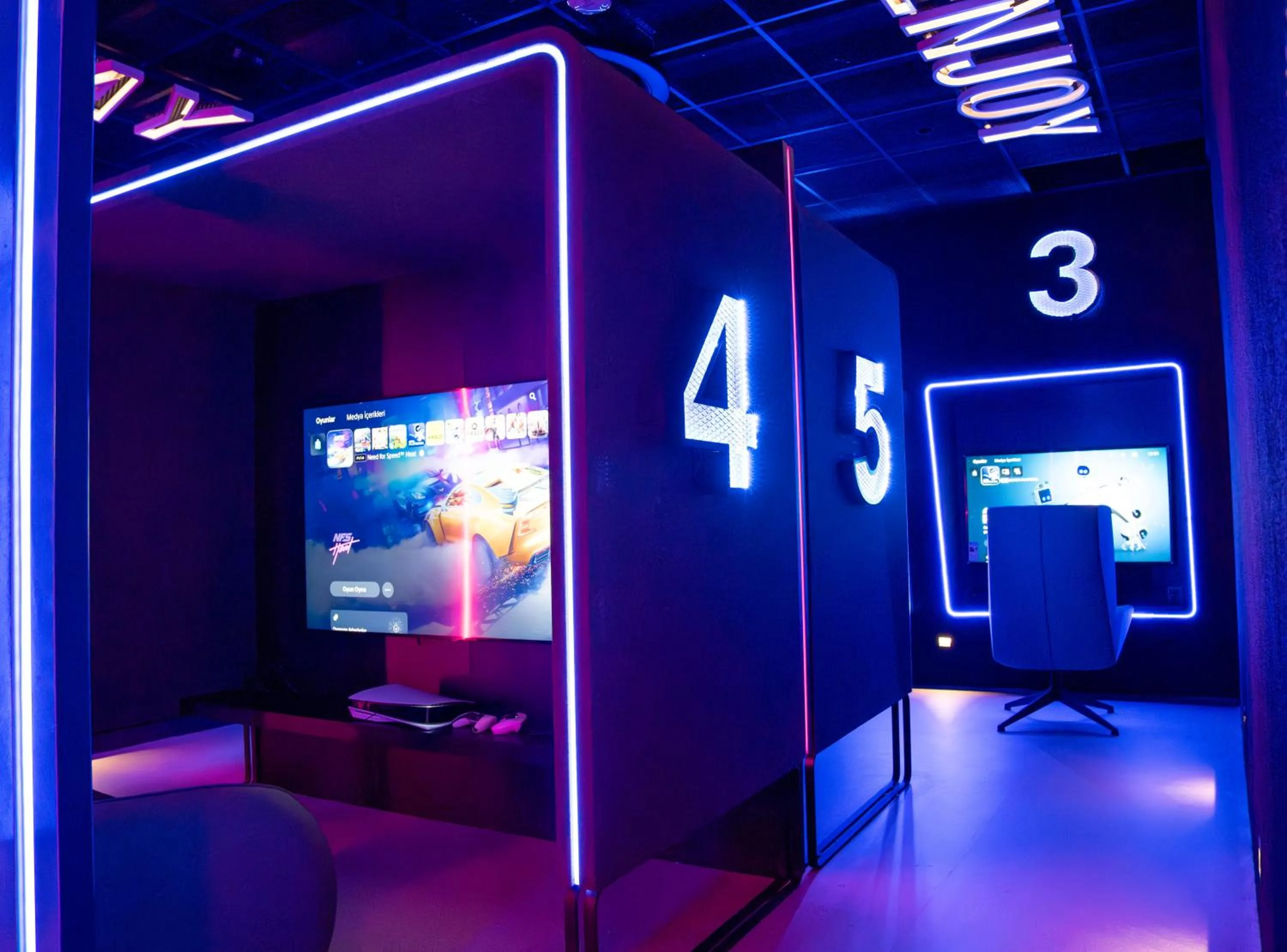 Entertainment in Calista Luxury Resort