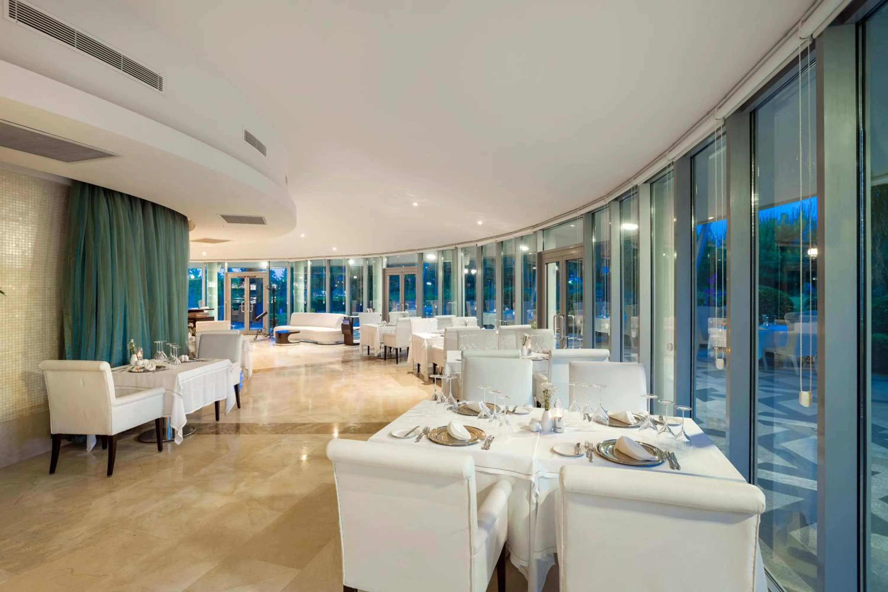 Restaurant/places to eat in Calista Luxury Resort