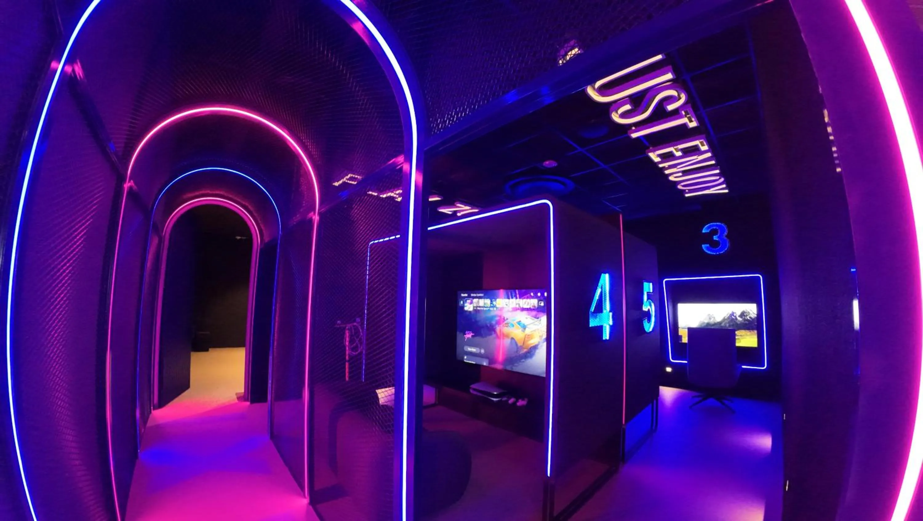 Entertainment in Calista Luxury Resort