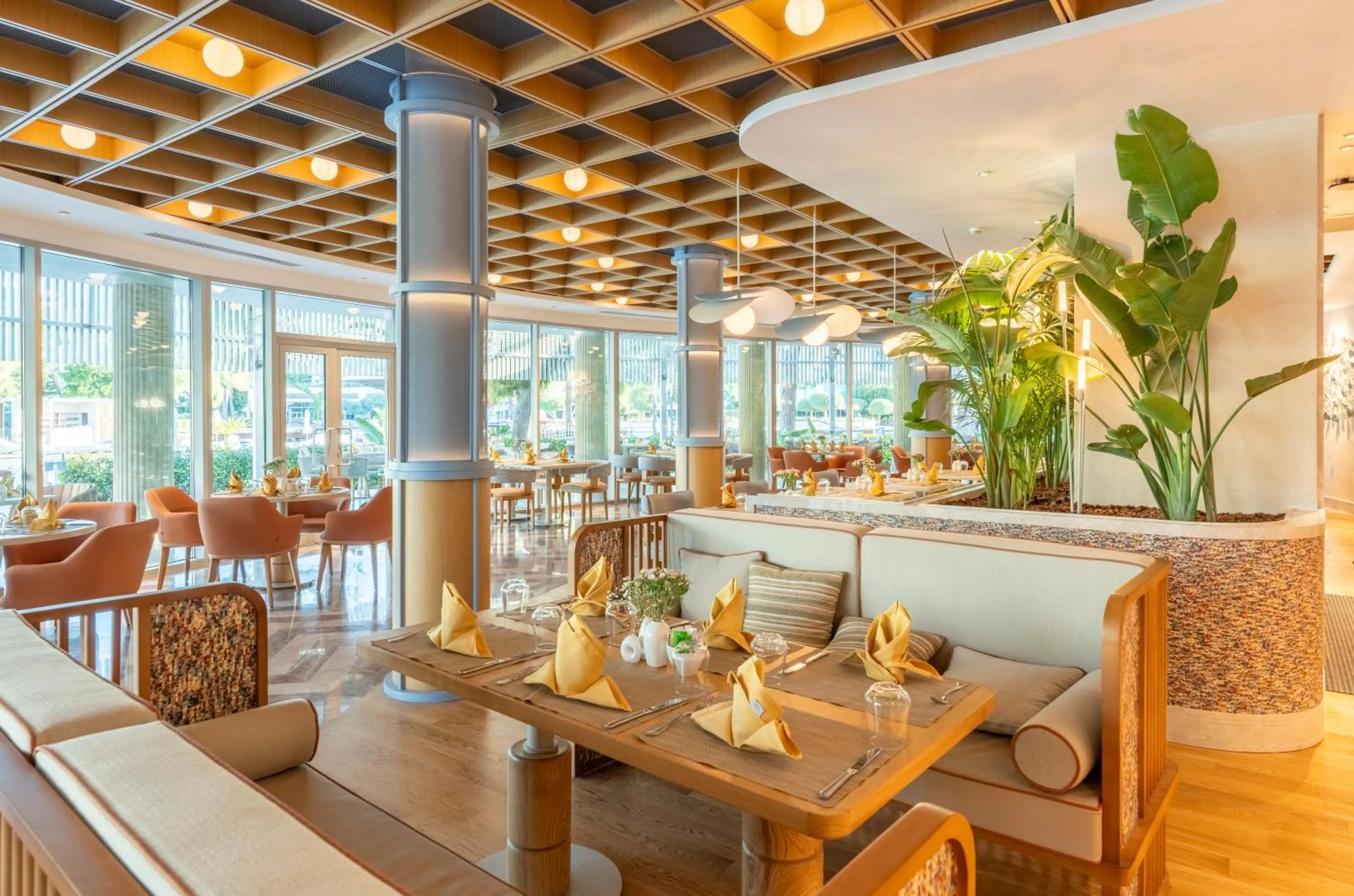 Restaurant/places to eat in Calista Luxury Resort