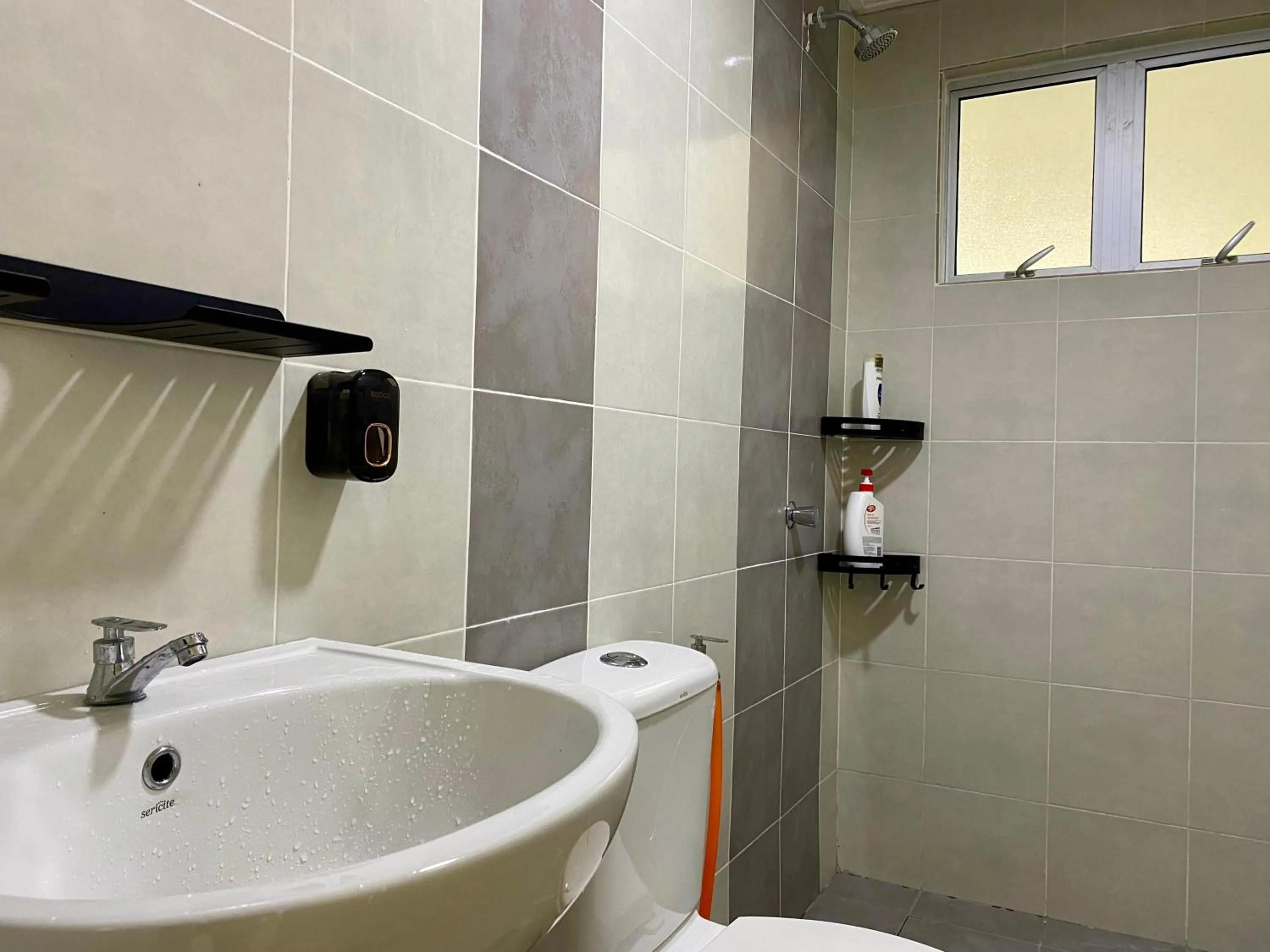 Bathroom in Tulis Thooleep Homestay