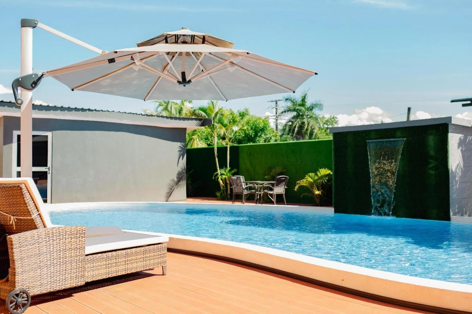 Hibiscus Suites And Residences