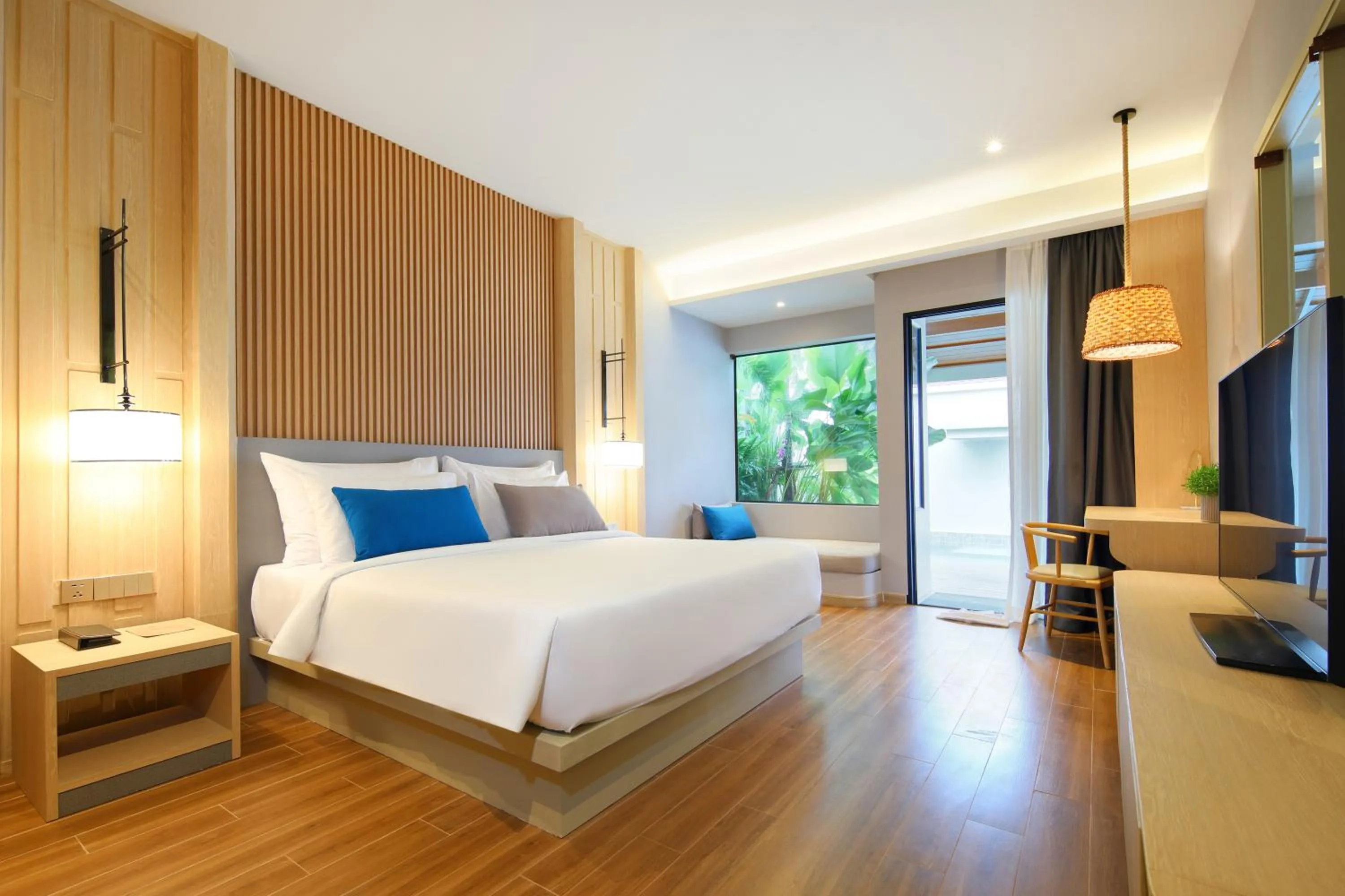 Bedroom, Bed in Lalynn Resort & Villas, Phuket