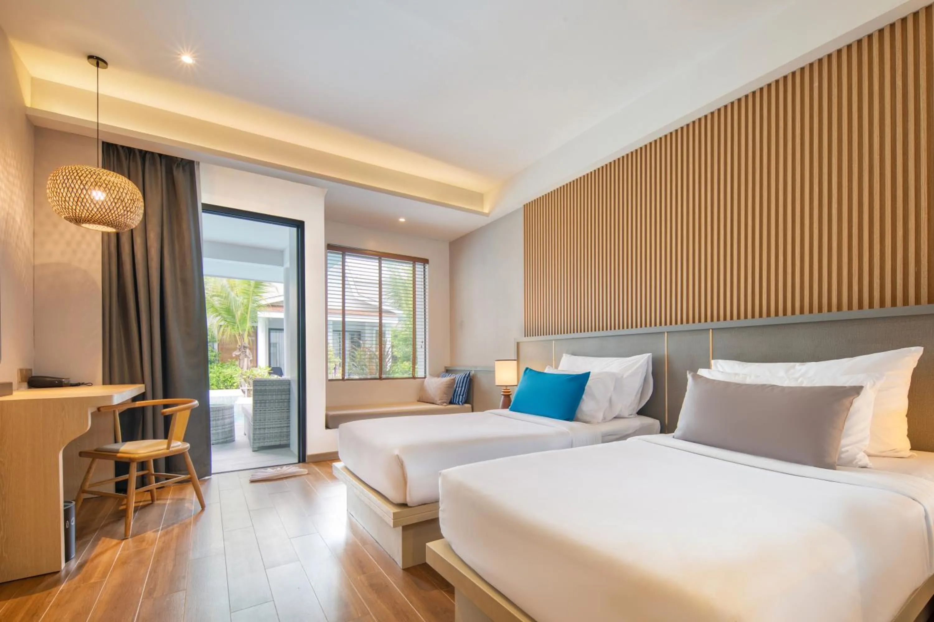 Bedroom, Bed in Lalynn Resort & Villas, Phuket