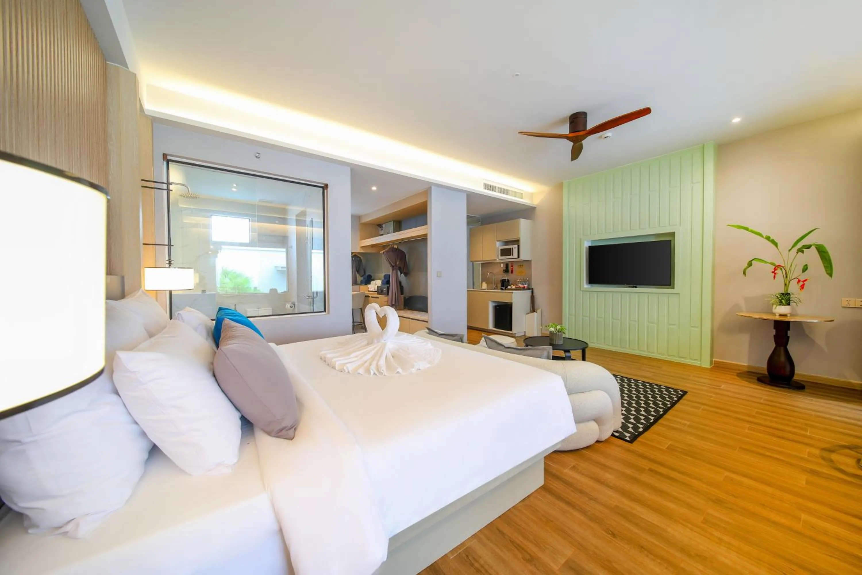 Bedroom, Bed in Lalynn Resort & Villas, Phuket