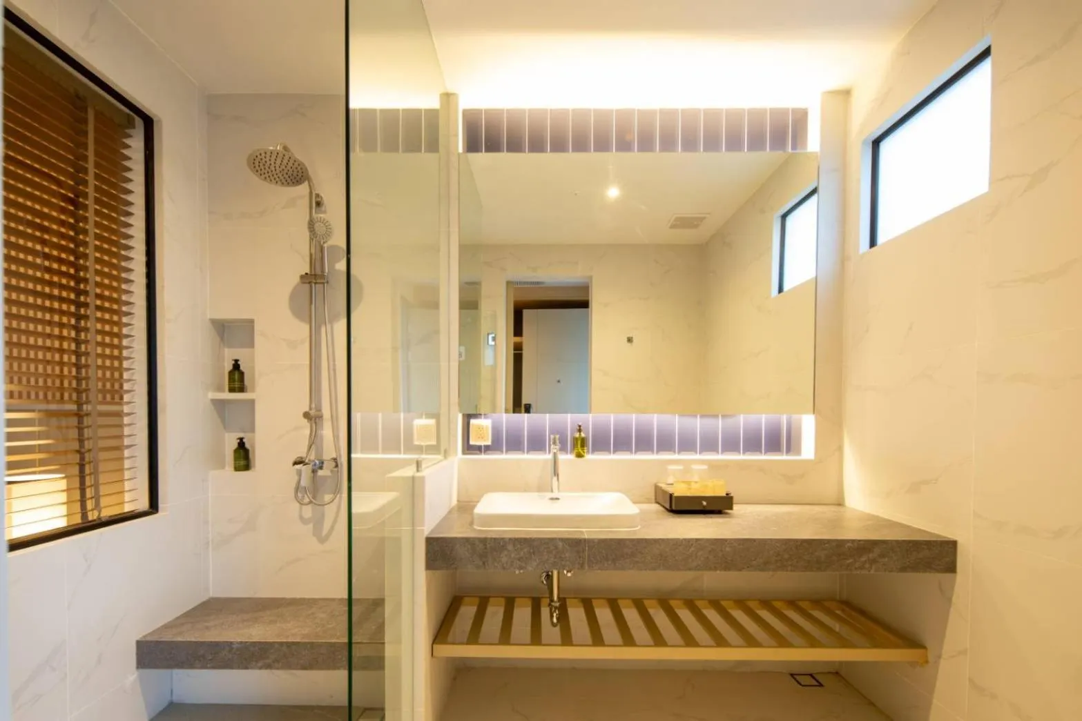 Bathroom, Bed in Lalynn Resort & Villas, Phuket