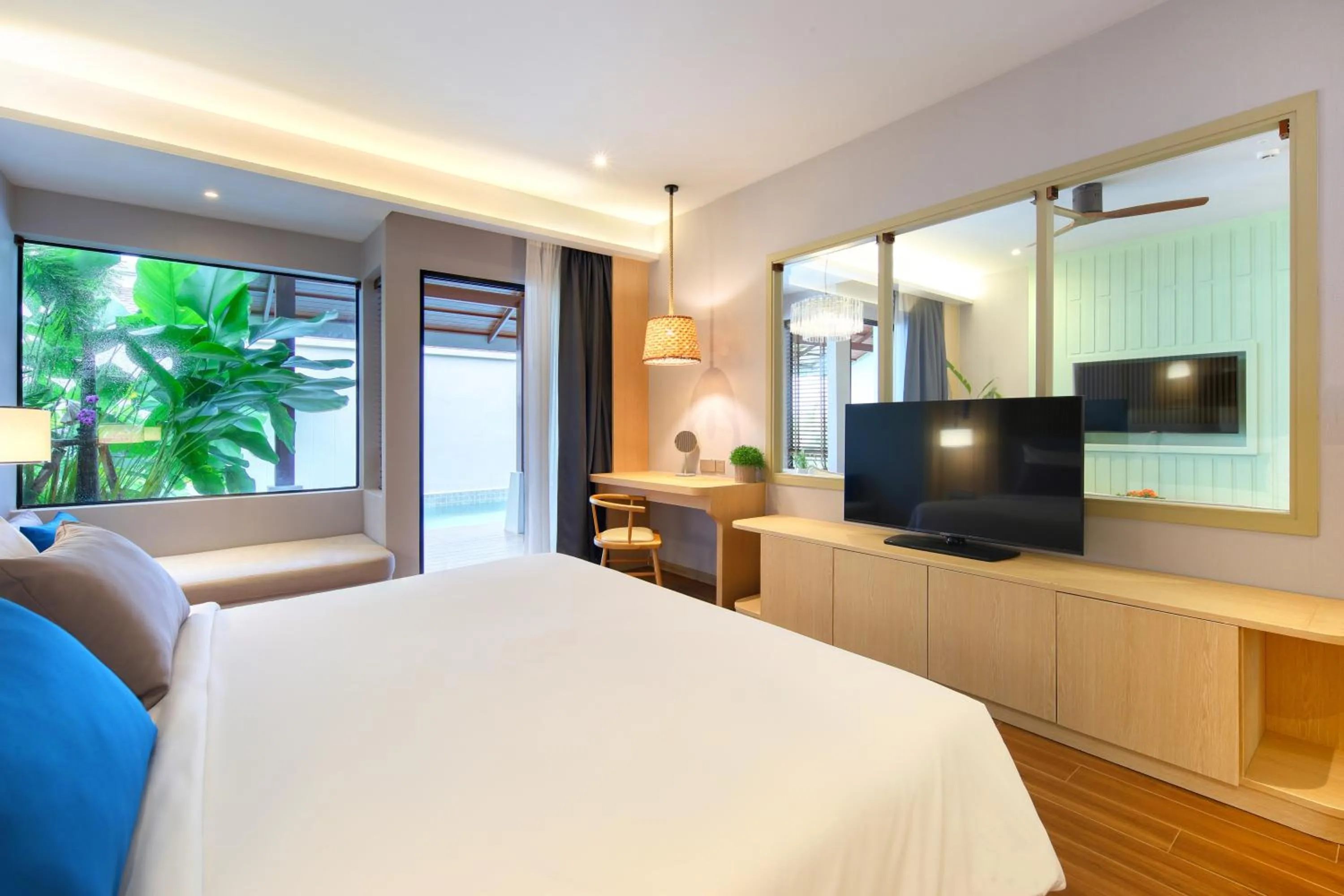 Bedroom, Bed in Lalynn Resort & Villas, Phuket