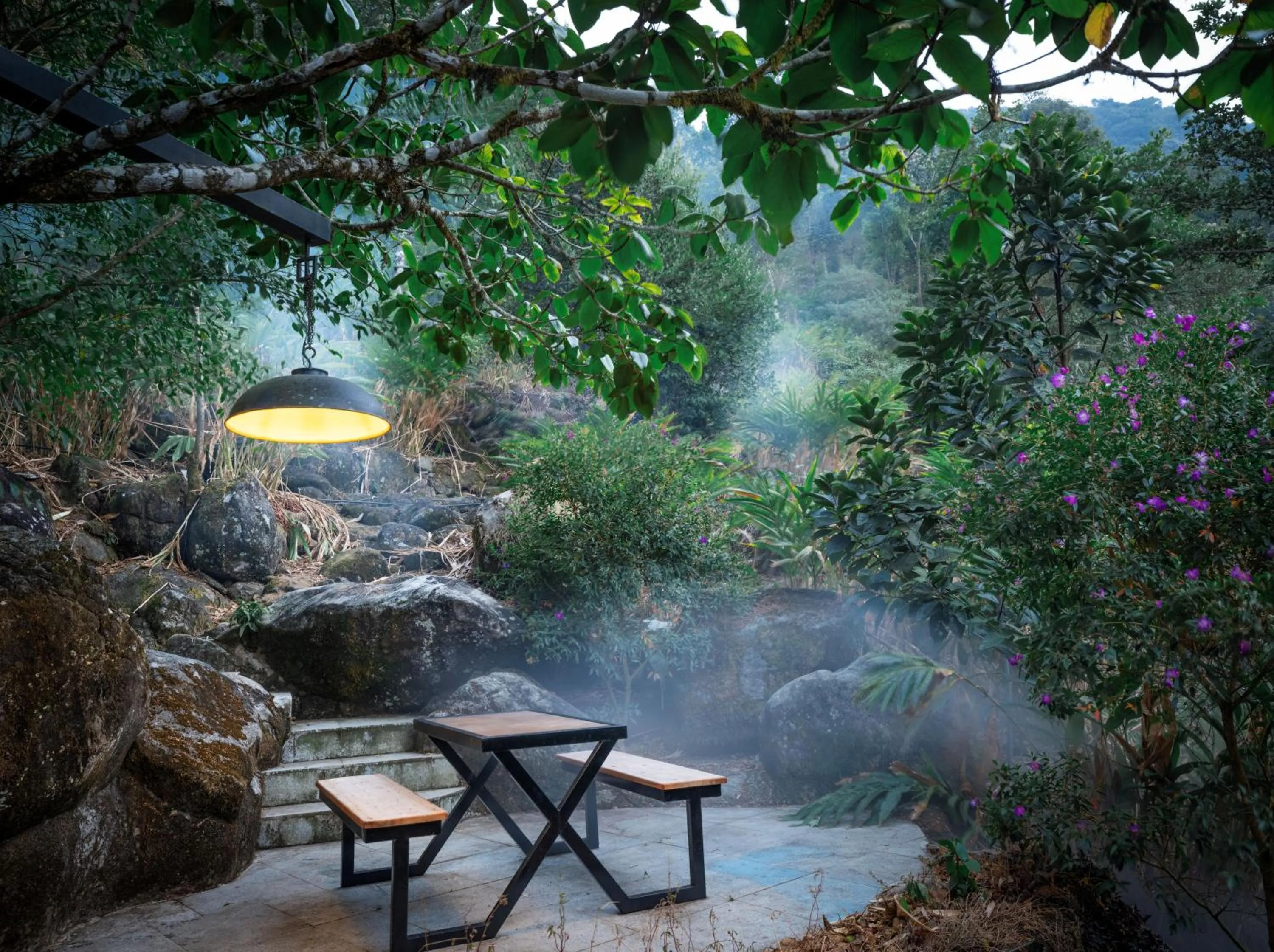 Restaurant/places to eat in Ela Luxury Stay