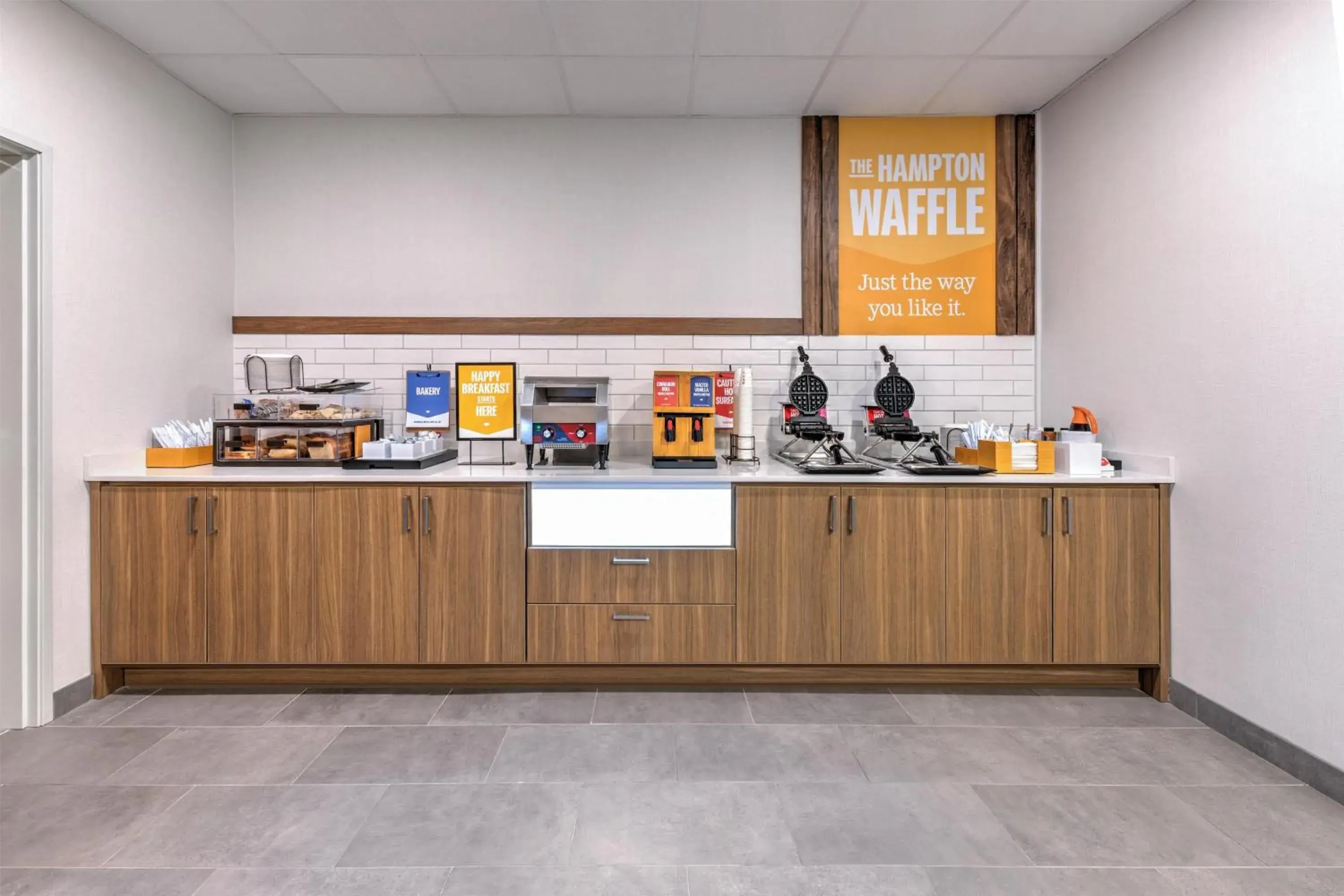 Breakfast in Hampton Inn & Suites by Hilton Little Rock Airport Breakfast in Hampton Inn & Suites by Hilton Little Rock Airport