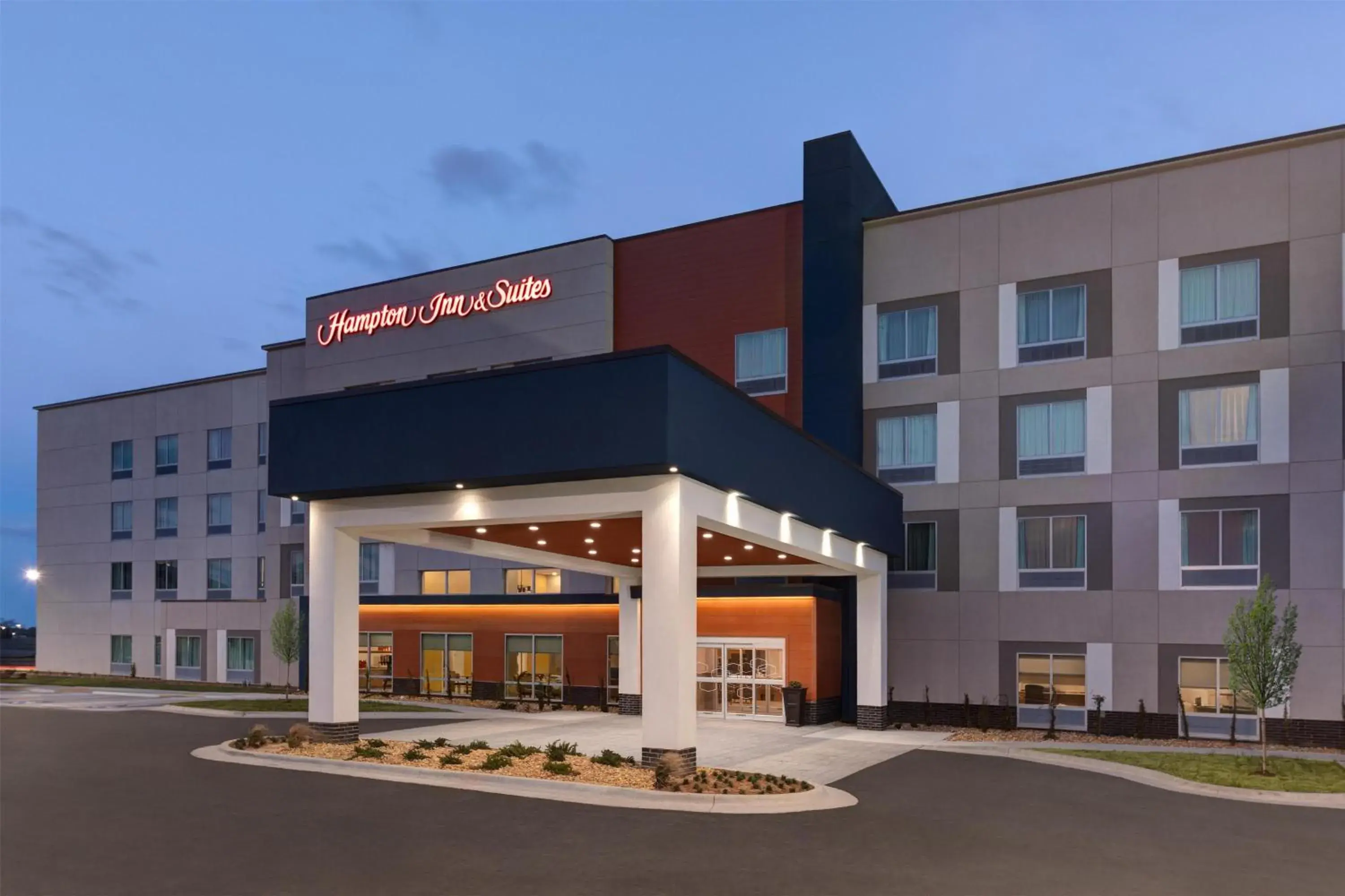Property building in Hampton Inn & Suites by Hilton Little Rock Airport Property building in Hampton Inn & Suites by Hilton Little Rock Airport