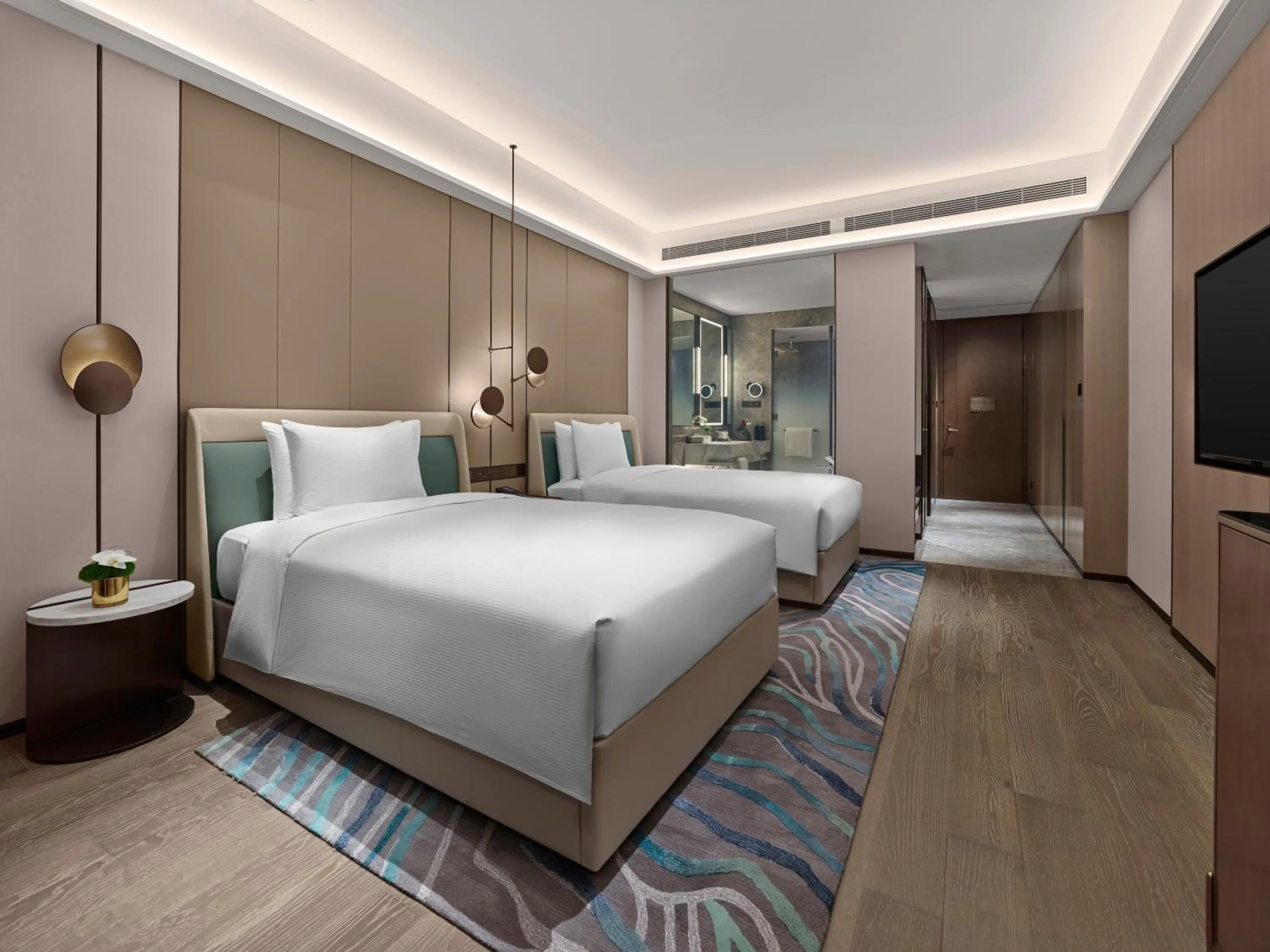 Bed in Hilton Shanghai Greater Hongqiao
