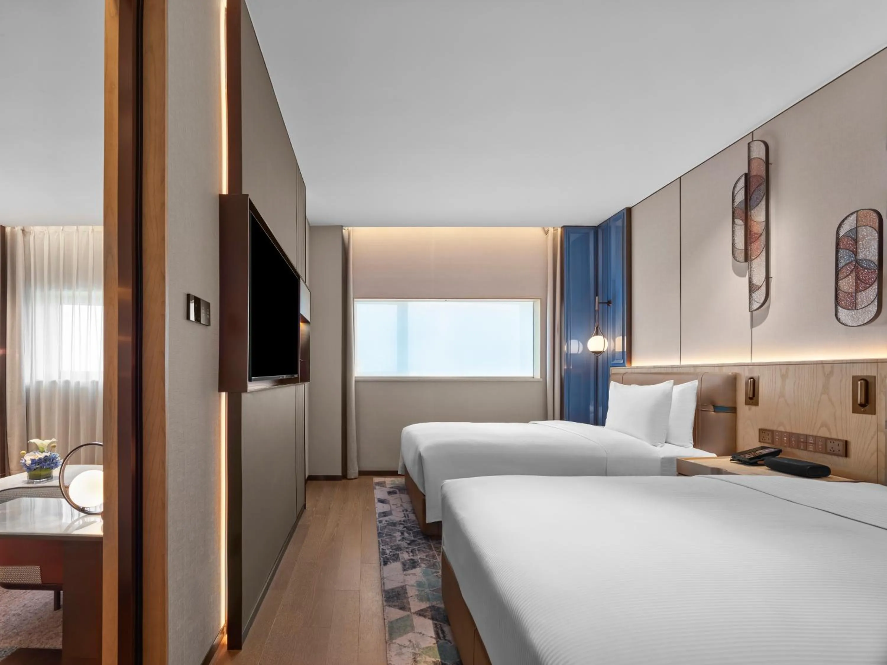 Photo of the whole room, Bed in Hilton Shanghai Greater Hongqiao
