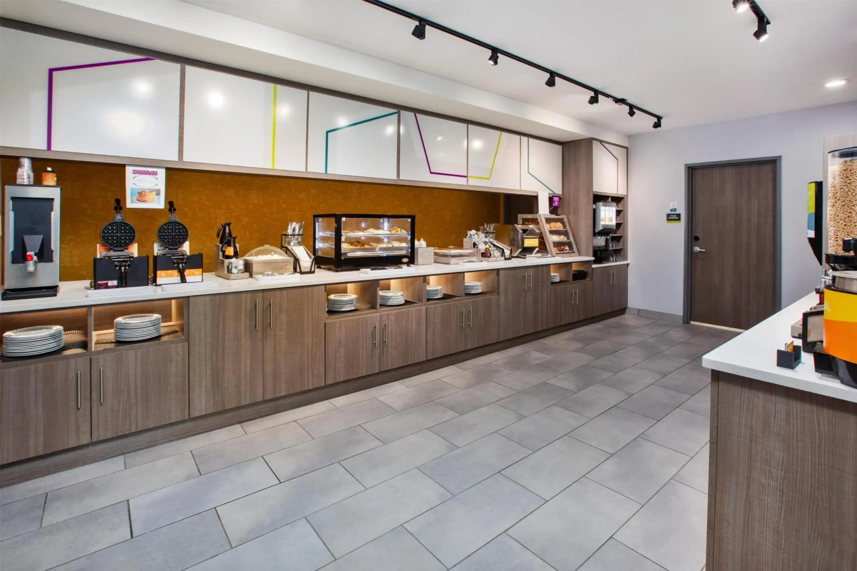 Breakfast in Home2 Suites By Hilton Traverse City Breakfast in Home2 Suites By Hilton Traverse City