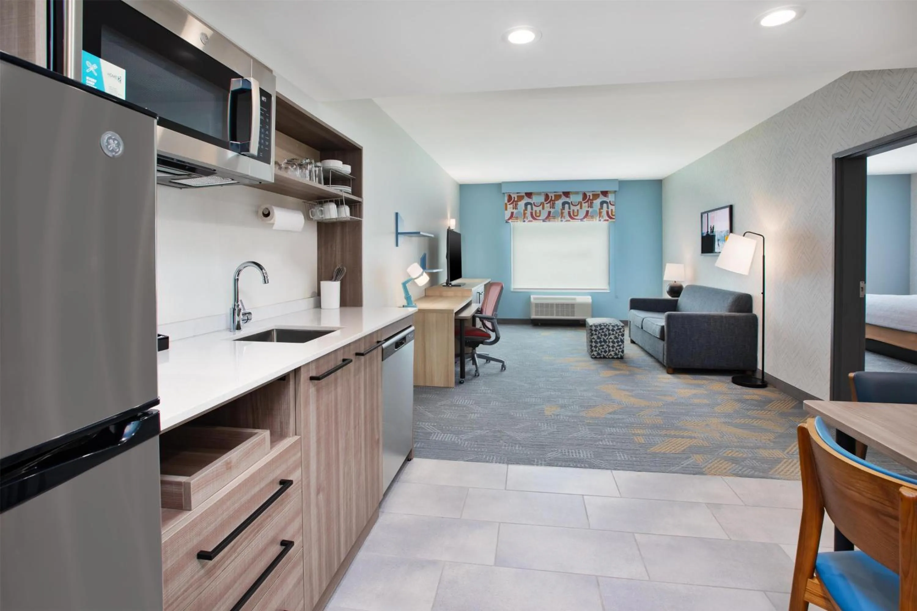 Living room, Bed in Home2 Suites By Hilton Traverse City