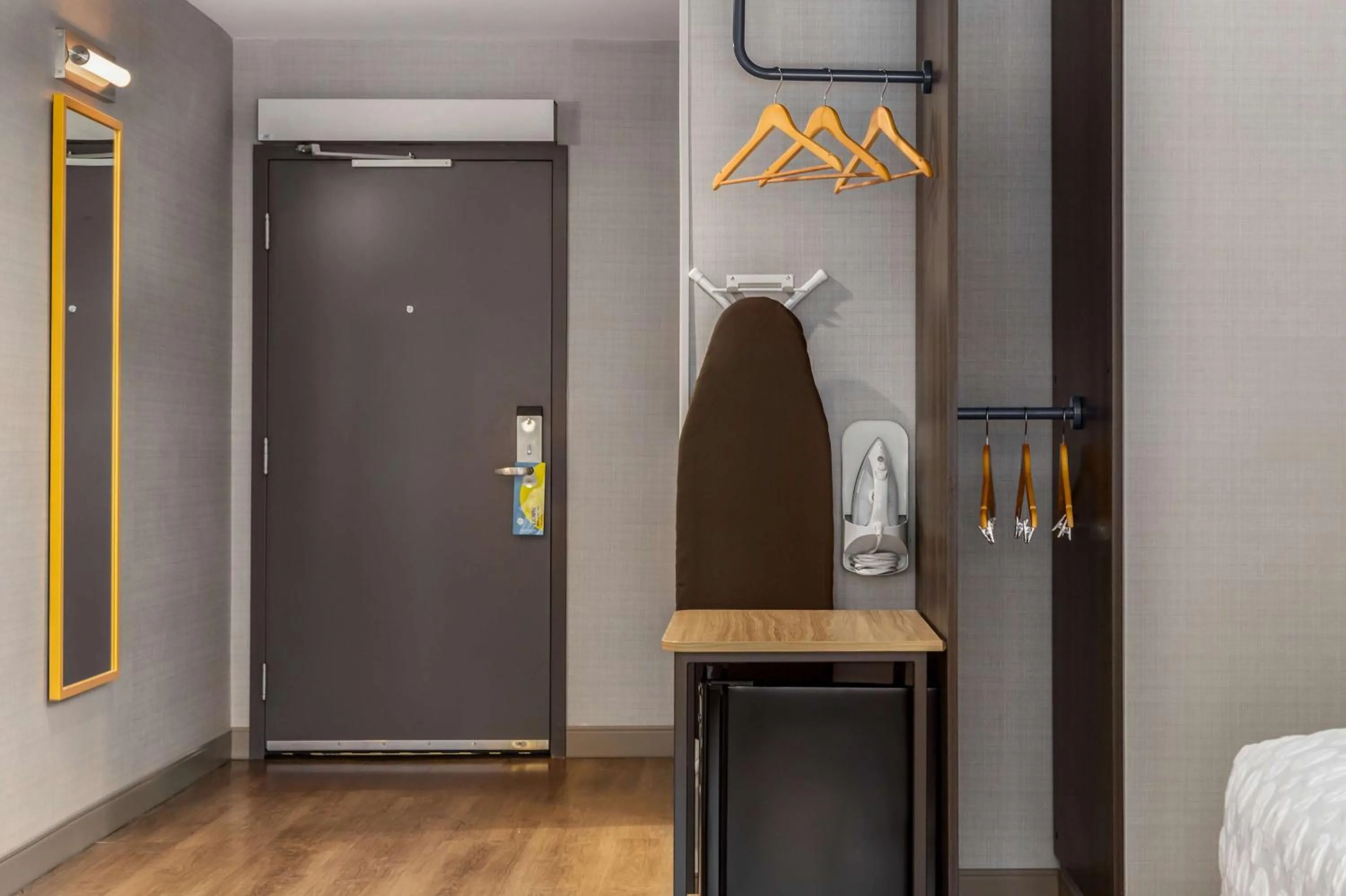 Photo of the whole room, Bed in Tru By Hilton Bracebridge, On