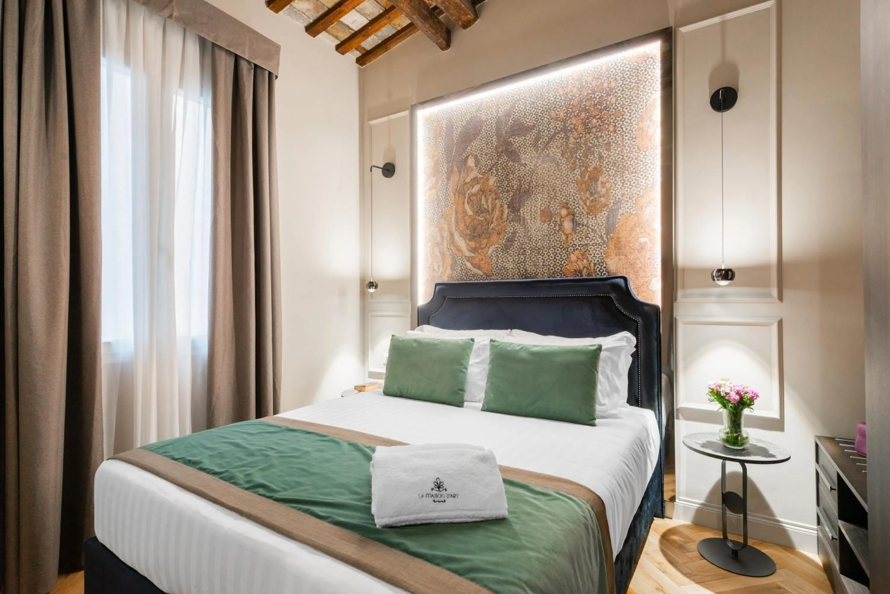 Bed in H77 Apartments - Maison D'Art Collection