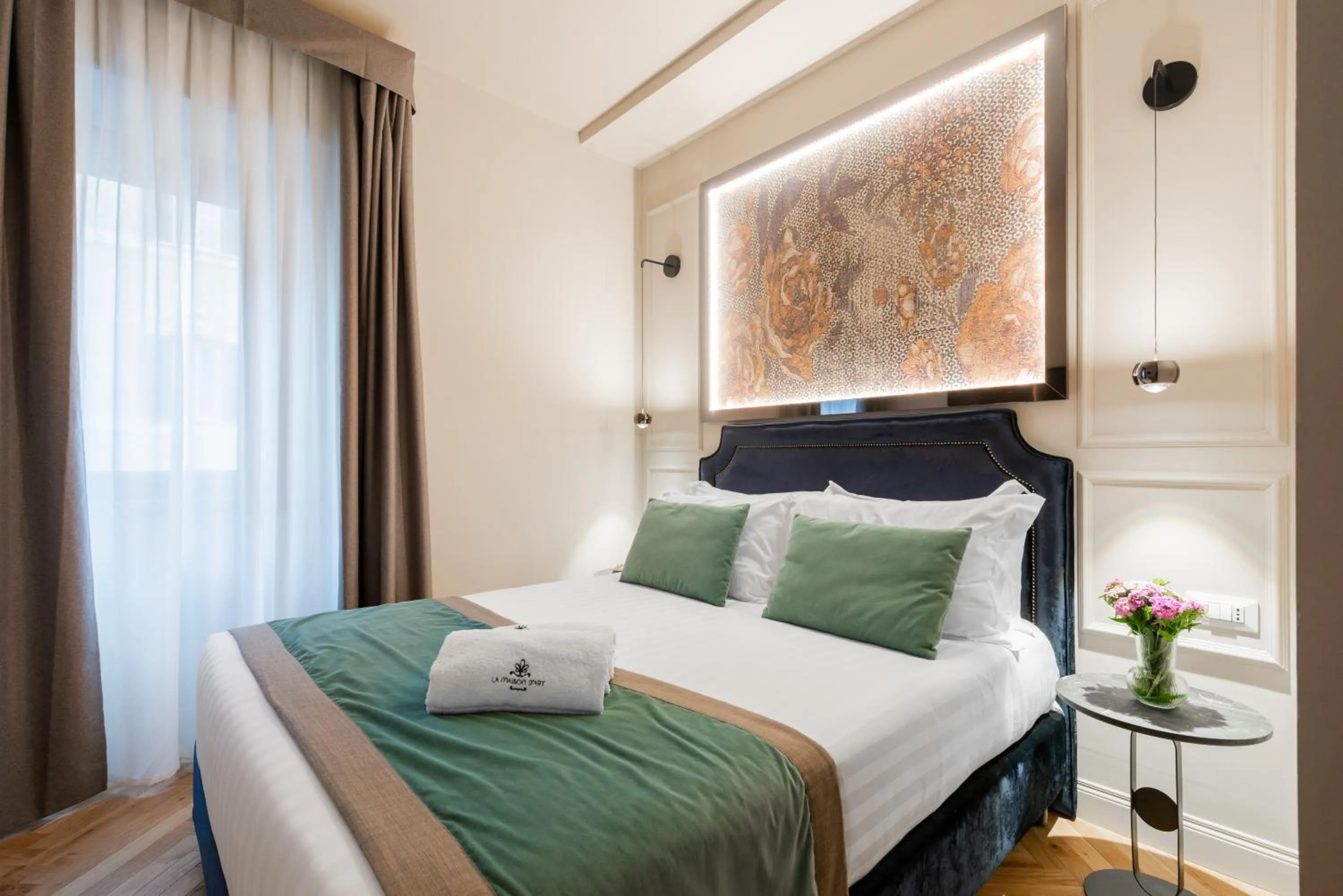 Bed in H77 Apartments - Maison D'Art Collection
