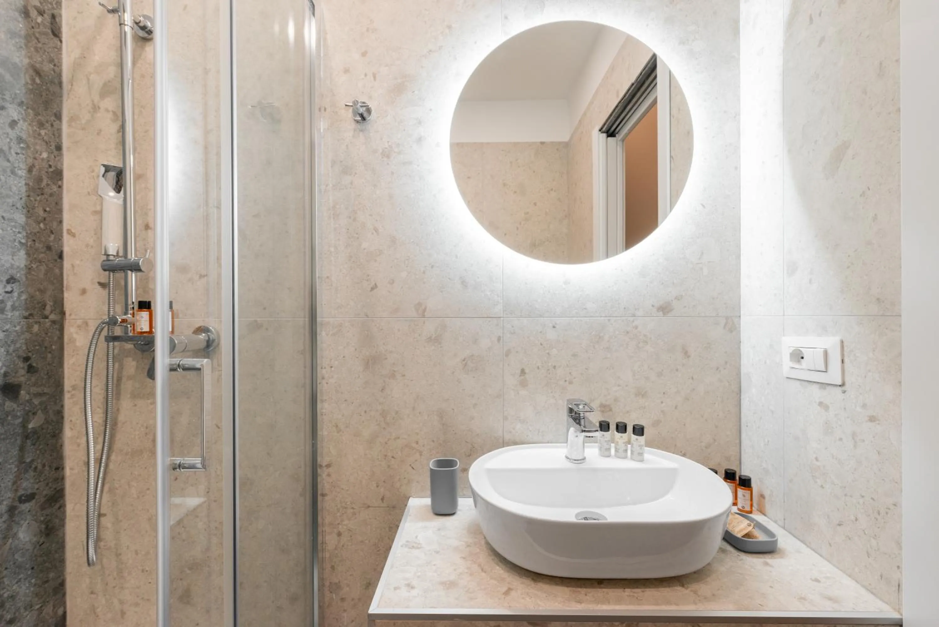 Shower in H77 Apartments - Maison D'Art Collection