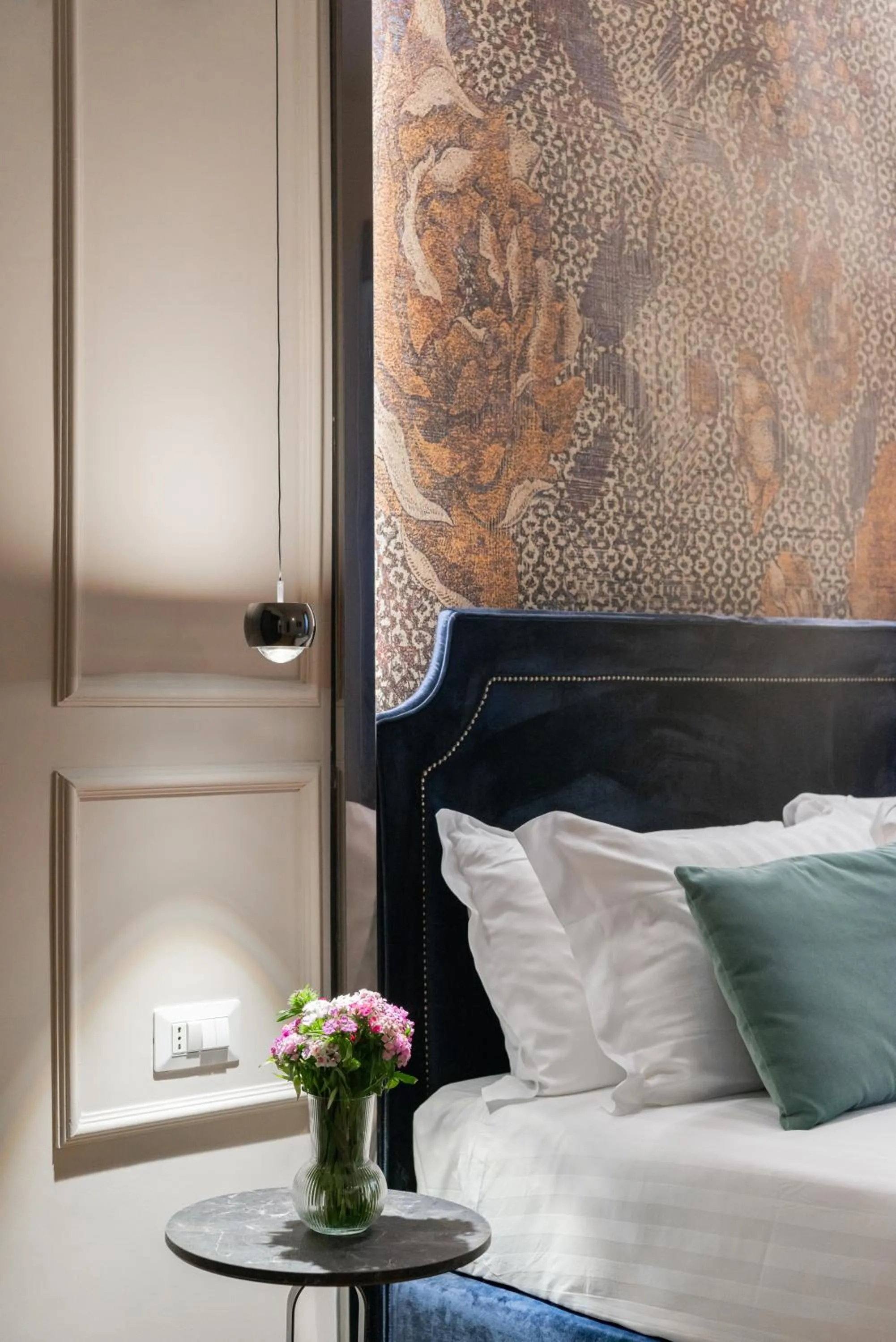 Bed in H77 Apartments - Maison D'Art Collection