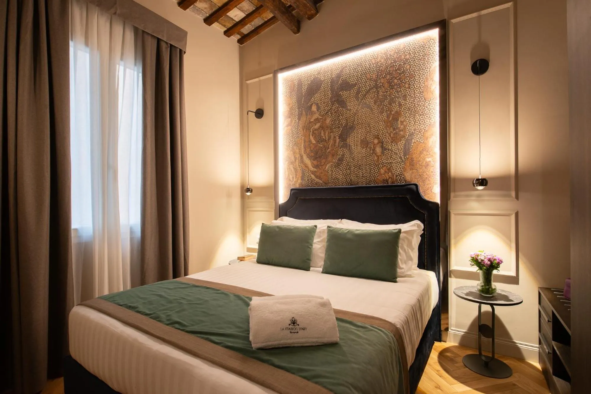 Bed in H77 Apartments - Maison D'Art Collection