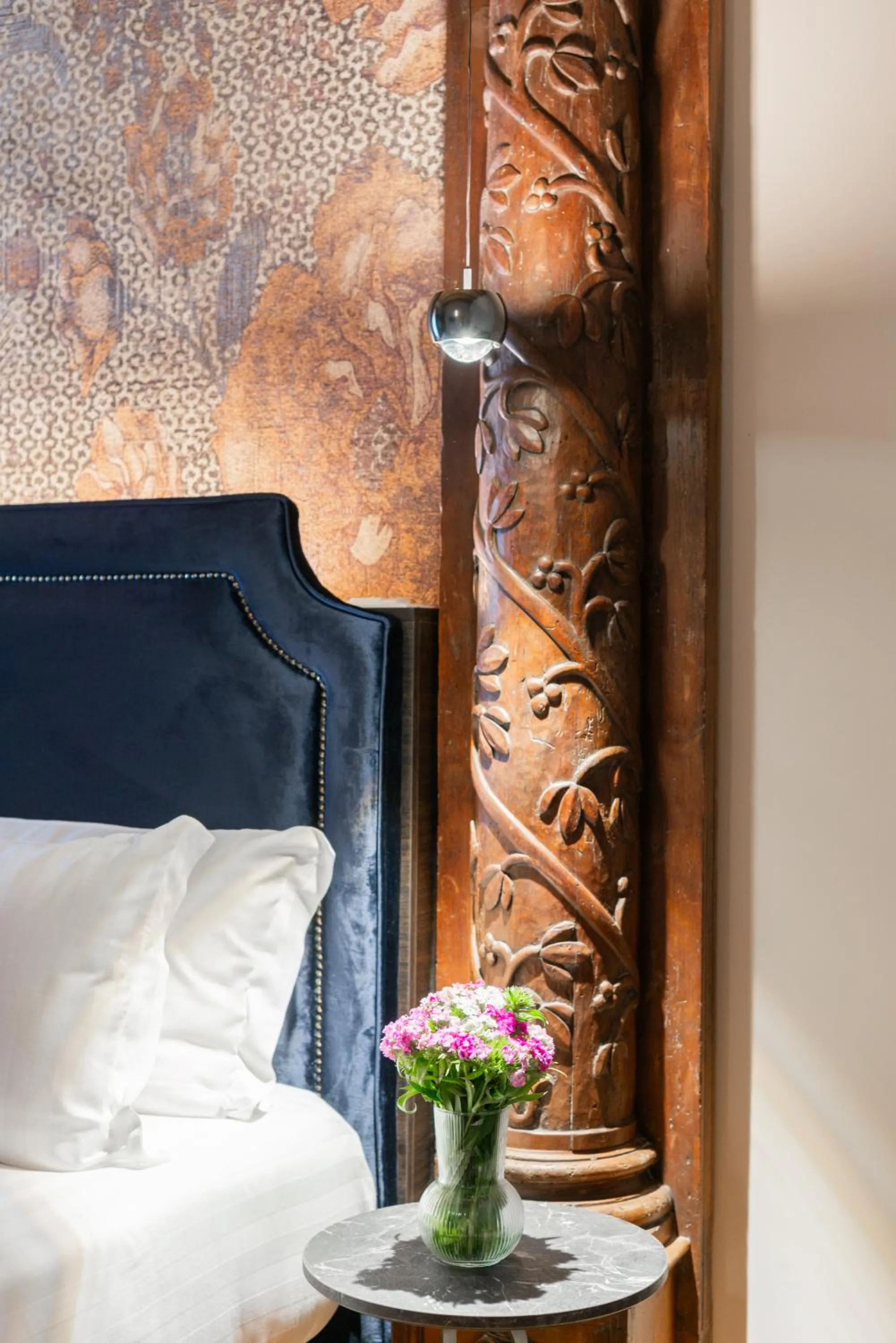 Bed in H77 Apartments - Maison D'Art Collection