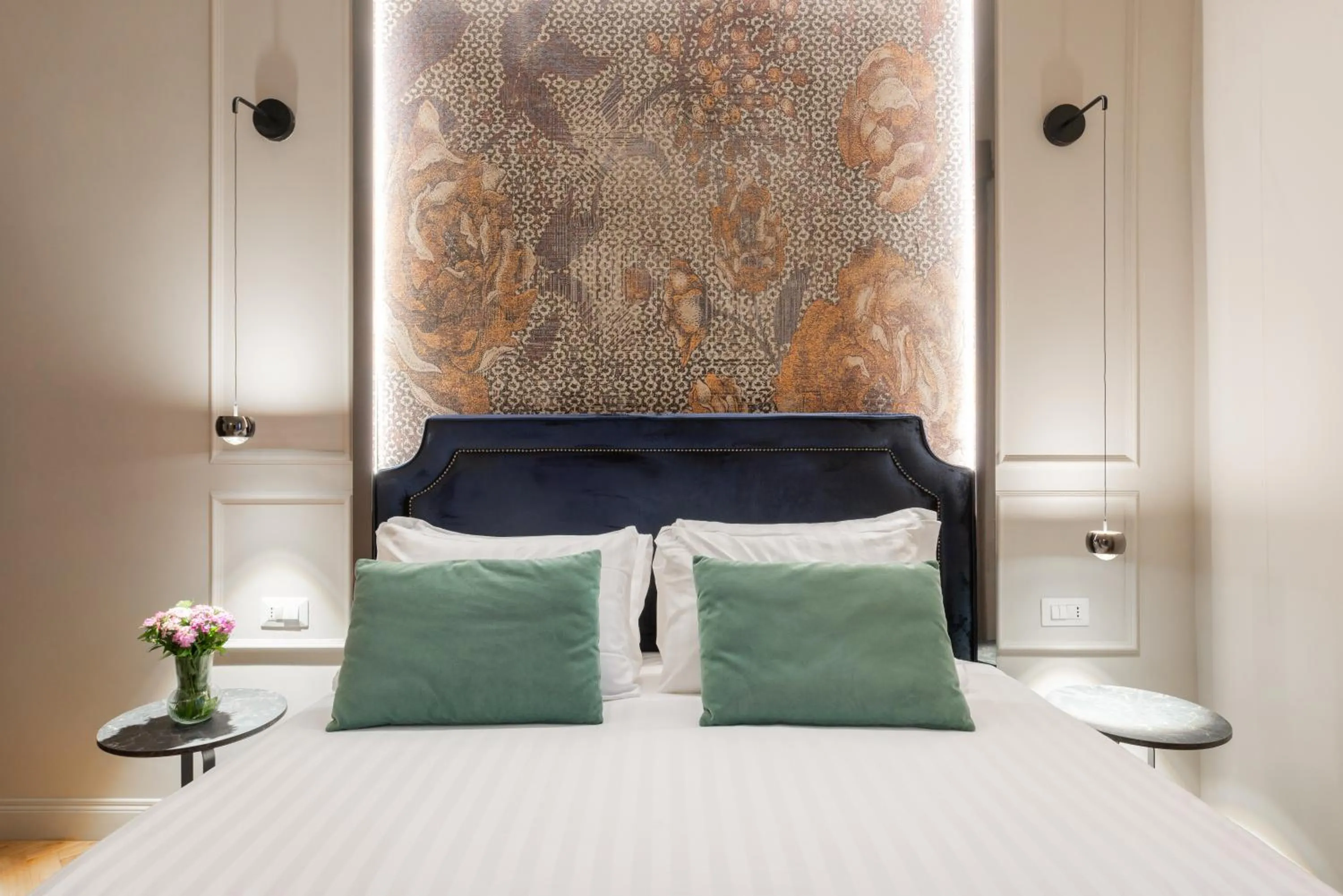 Bed in H77 Apartments - Maison D'Art Collection