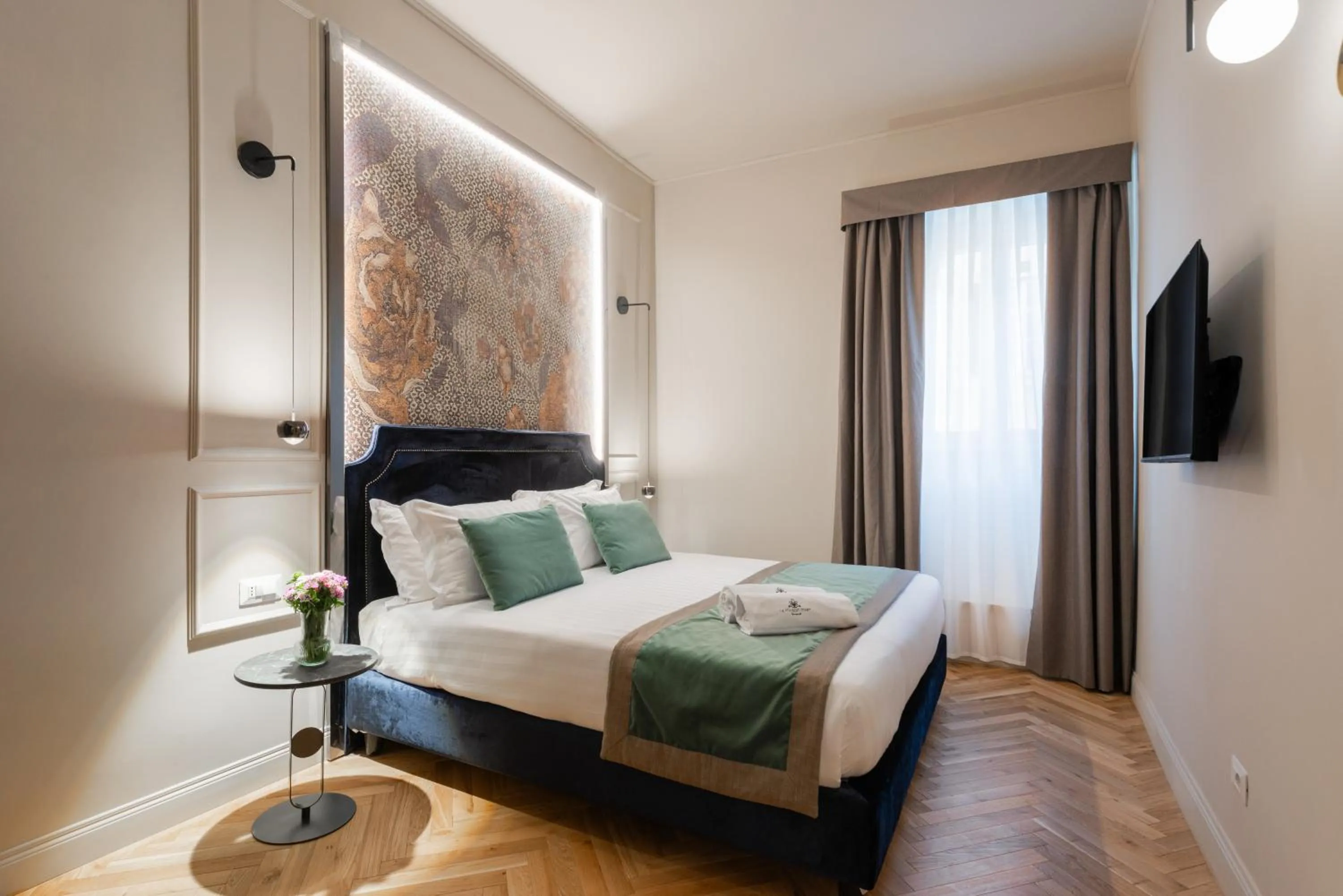 Bed in H77 Apartments - Maison D'Art Collection