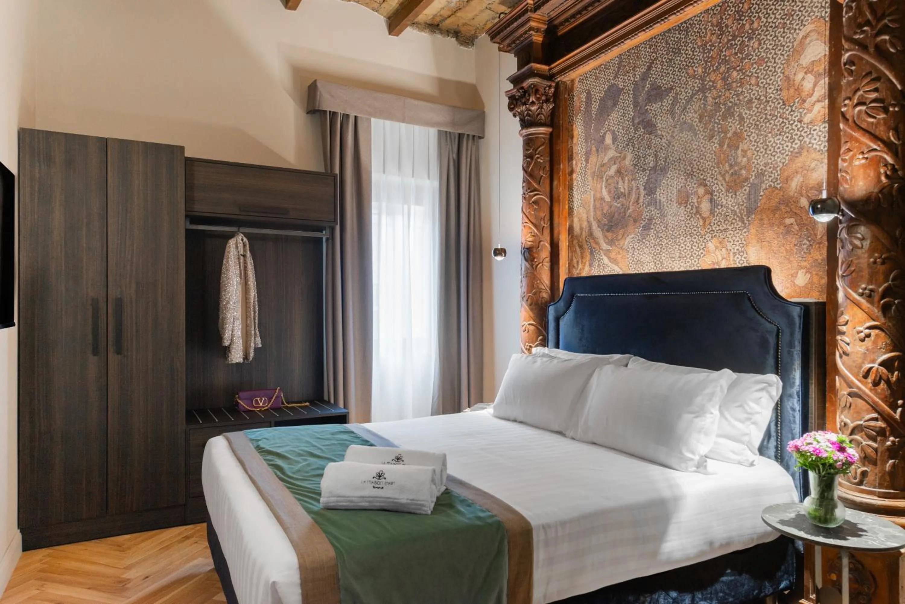 Bed in H77 Apartments - Maison D'Art Collection