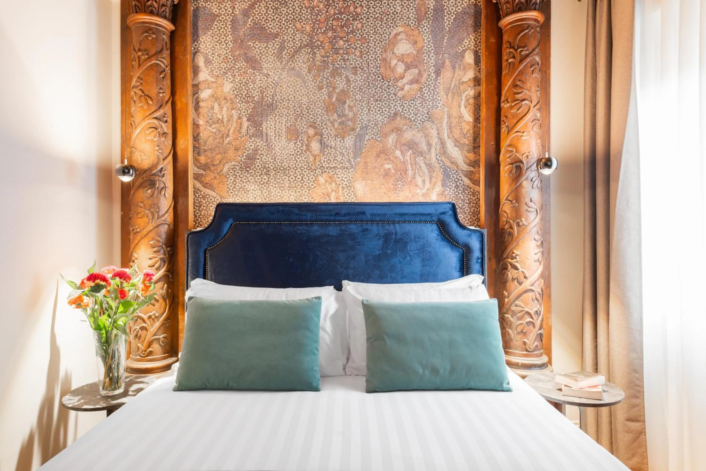 Bed in H77 Apartments - Maison D'Art Collection