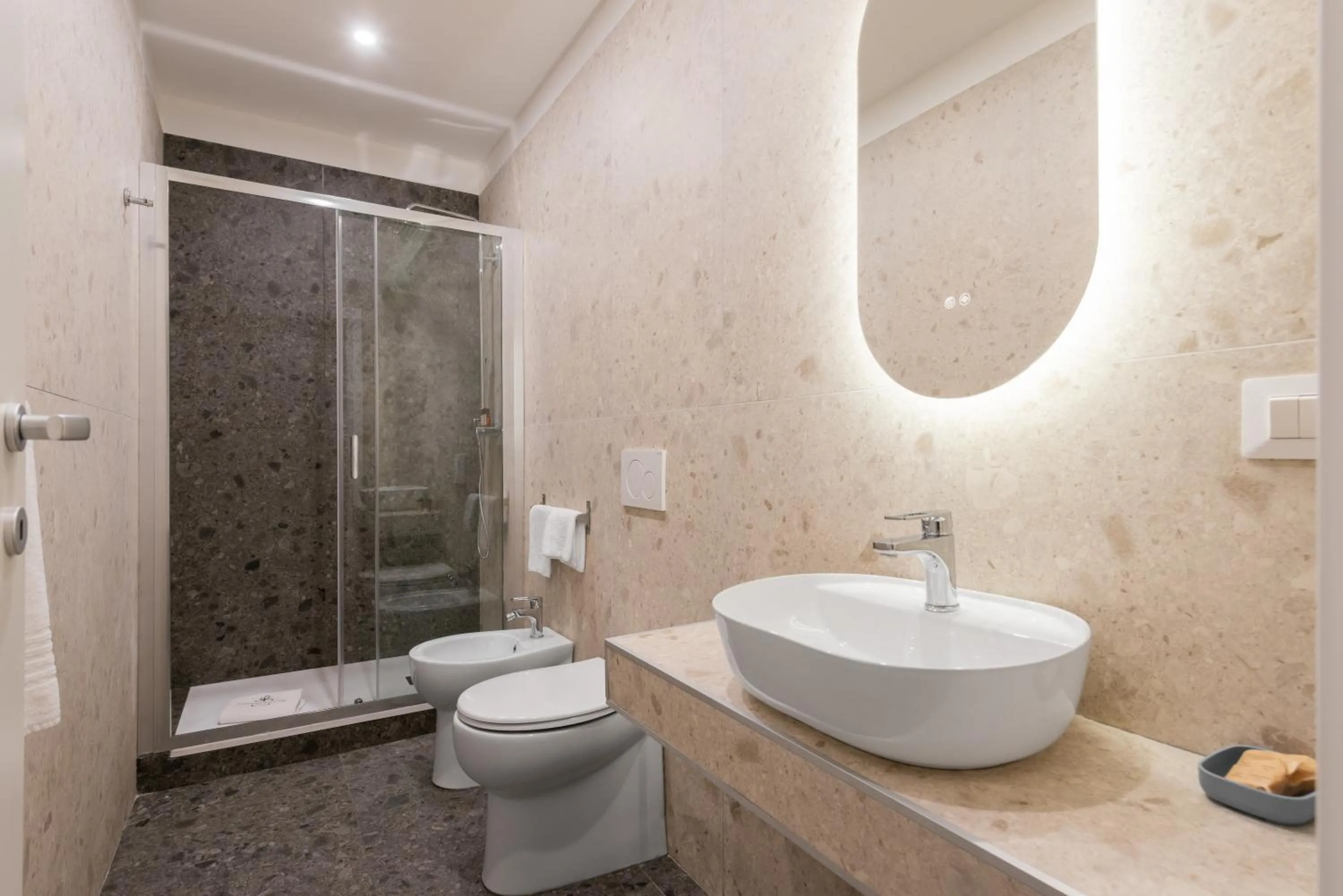 Shower in H77 Apartments - Maison D'Art Collection