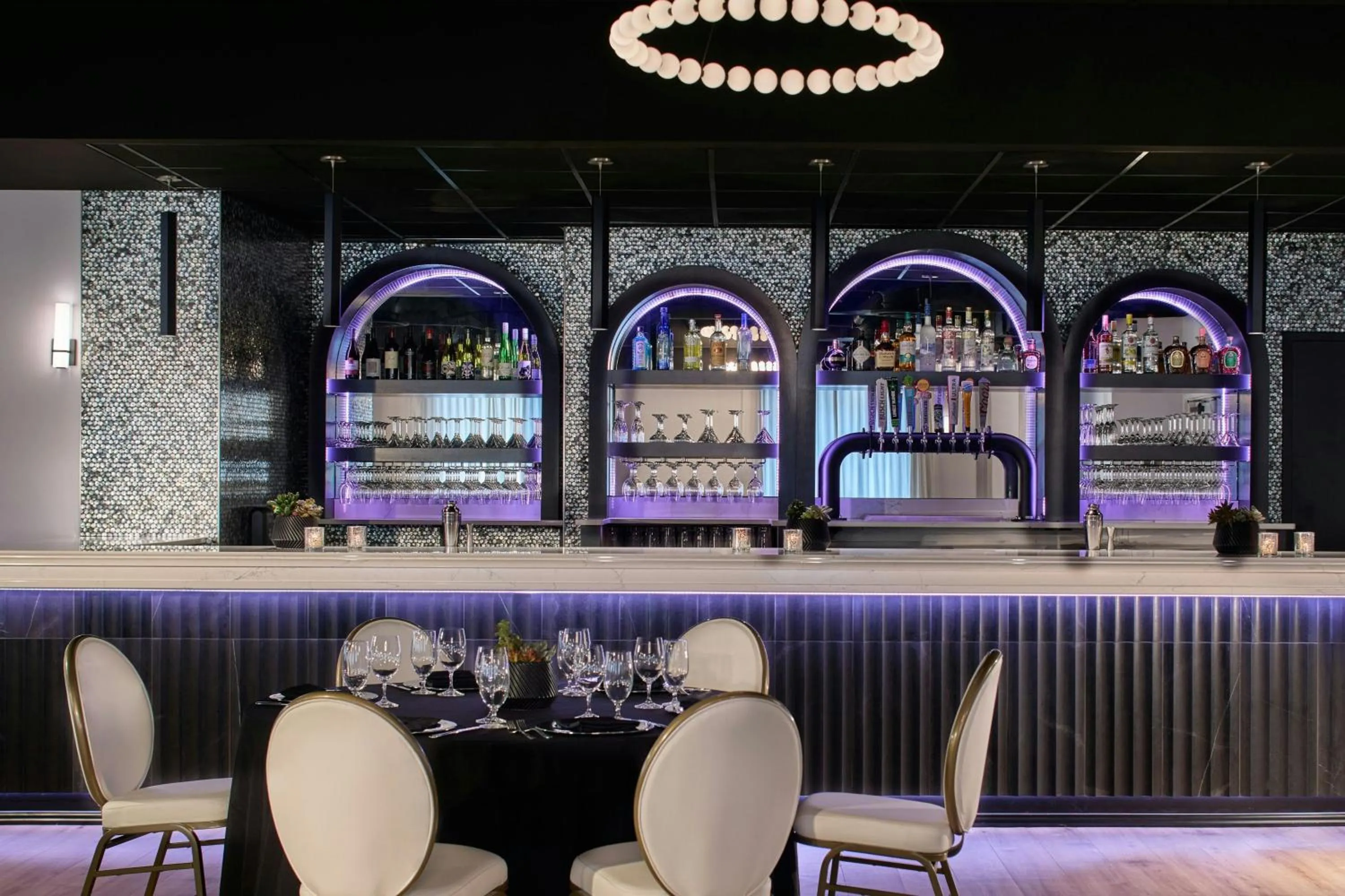 Lounge or bar in The Olive Ann Hotel, Grand Forks, a Tribute Portfolio Hotel