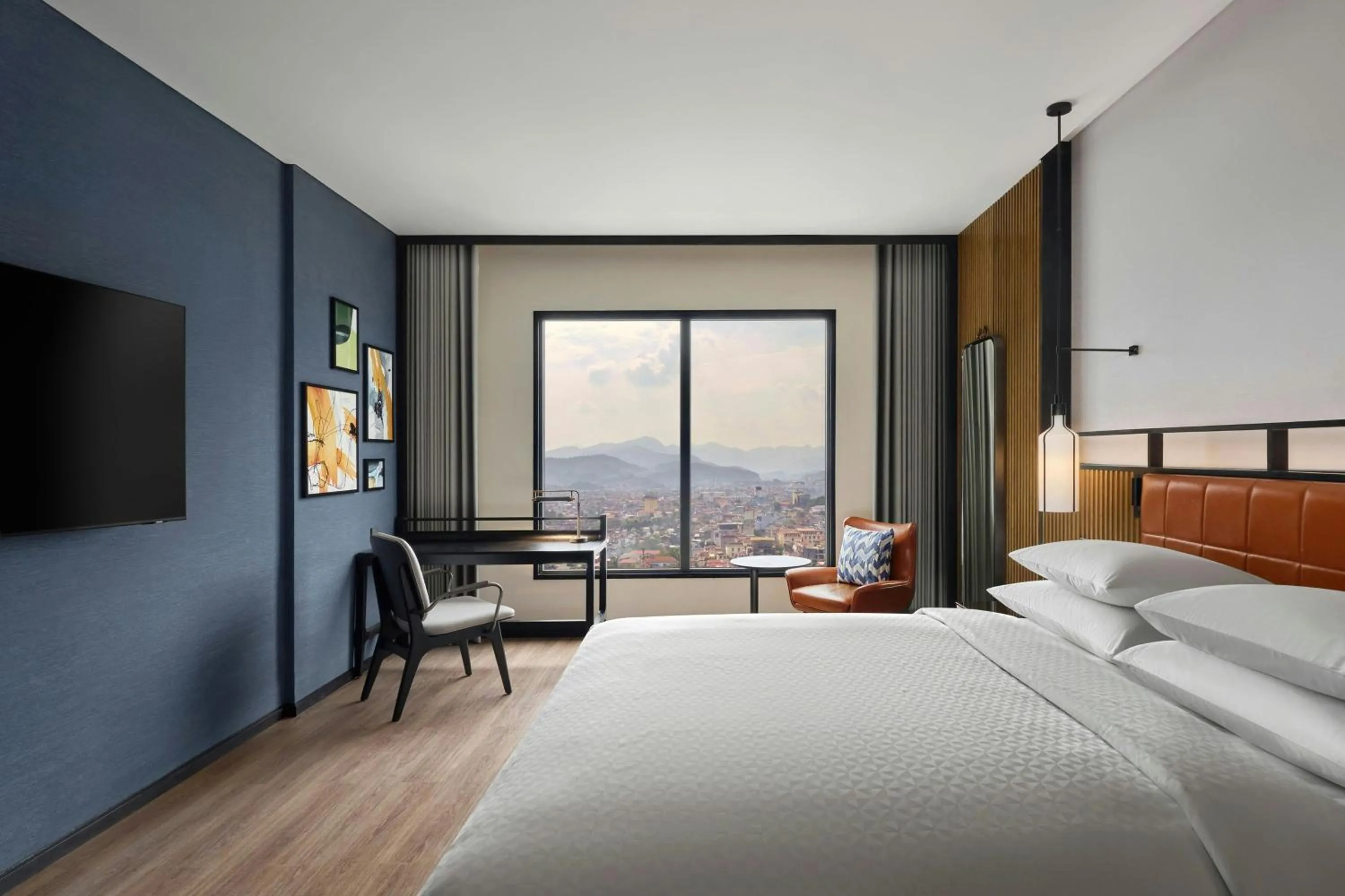 Photo of the whole room, Bed in Four Points by Sheraton Ha Giang