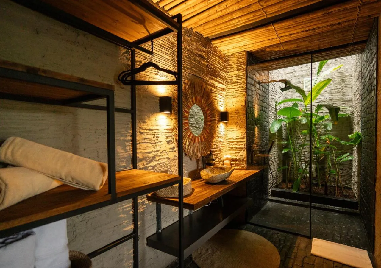 Shower in Hotel Casa Tuirak