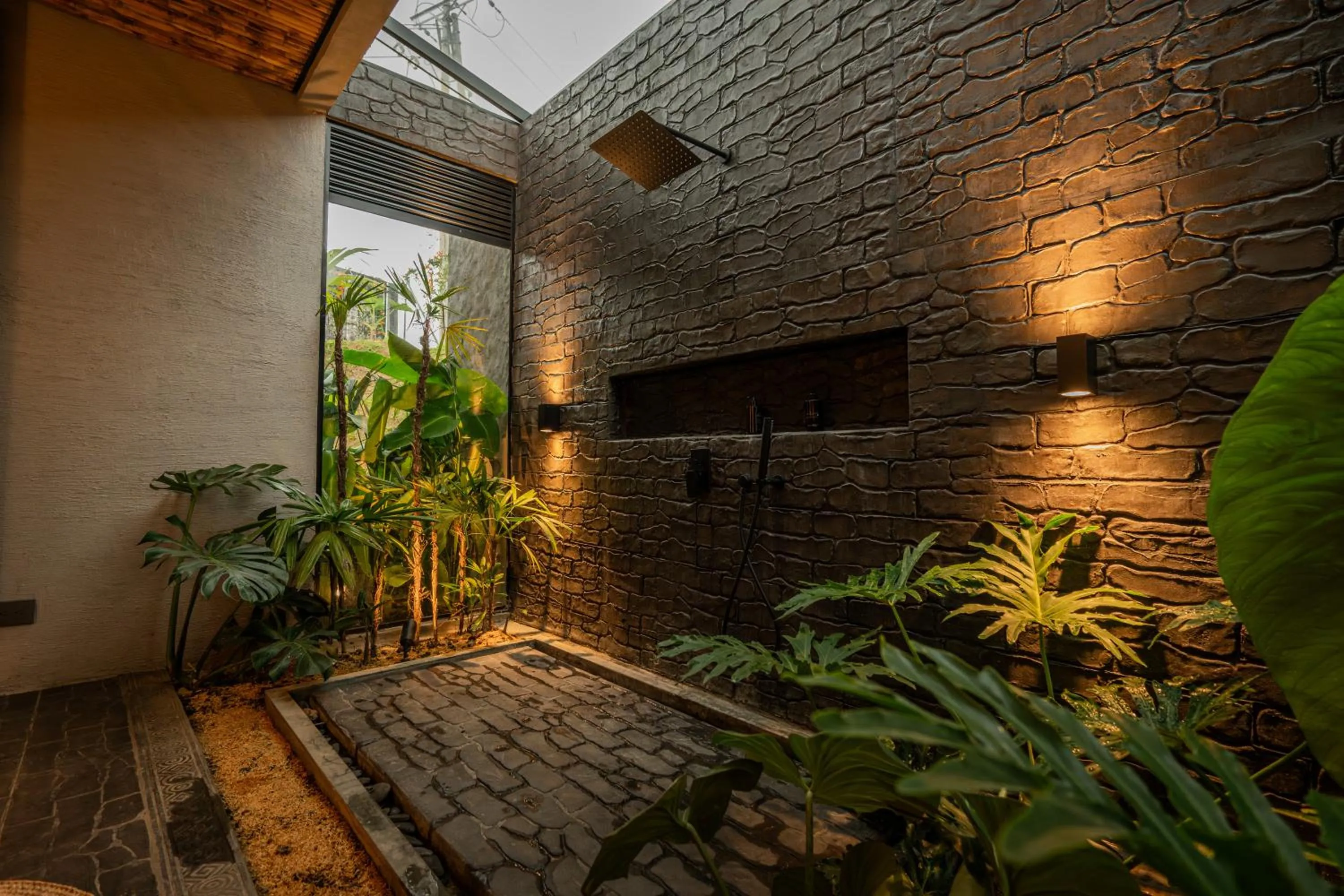 Shower in Hotel Casa Tuirak