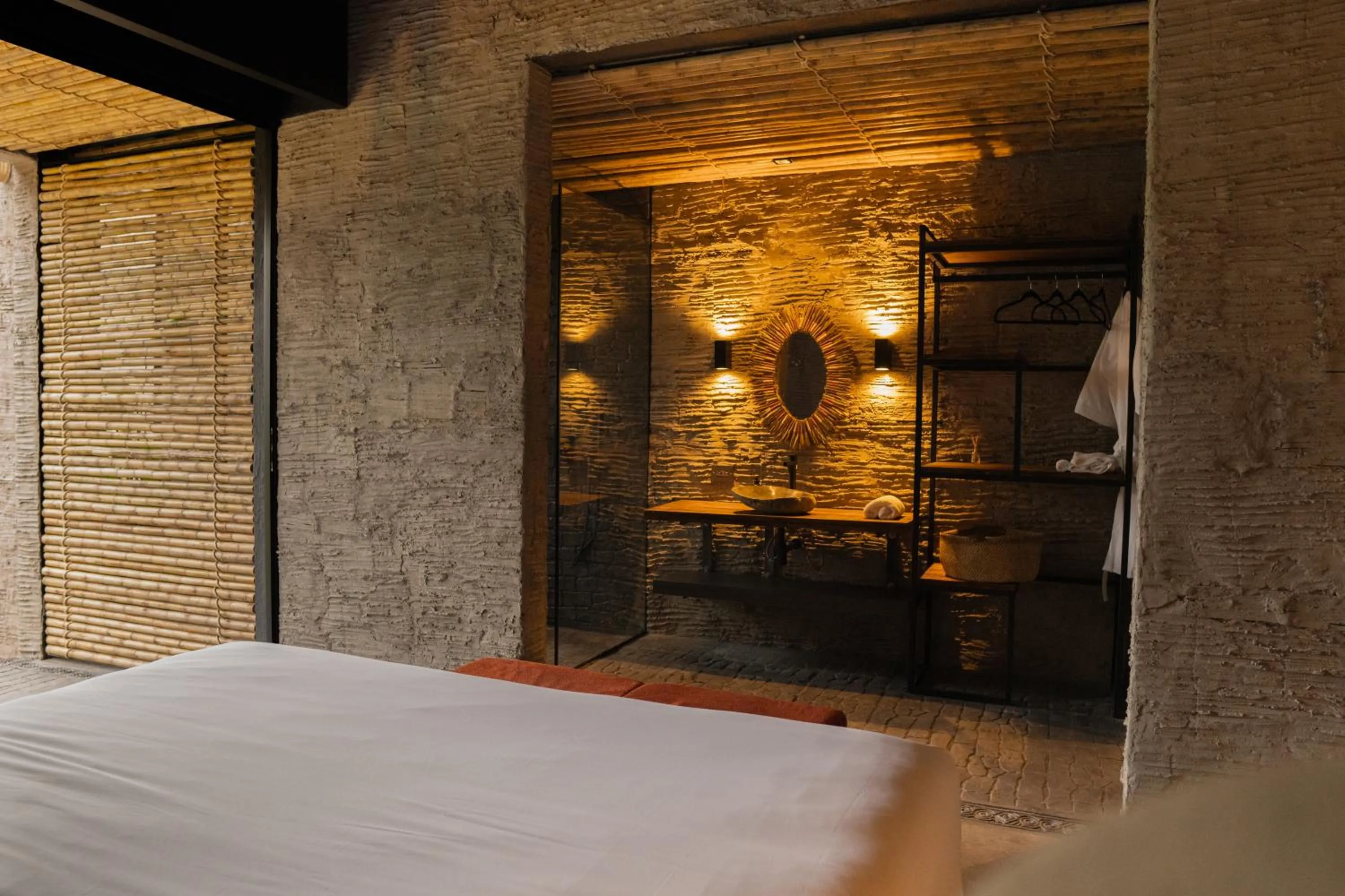 Bathroom, Bed in Hotel Casa Tuirak