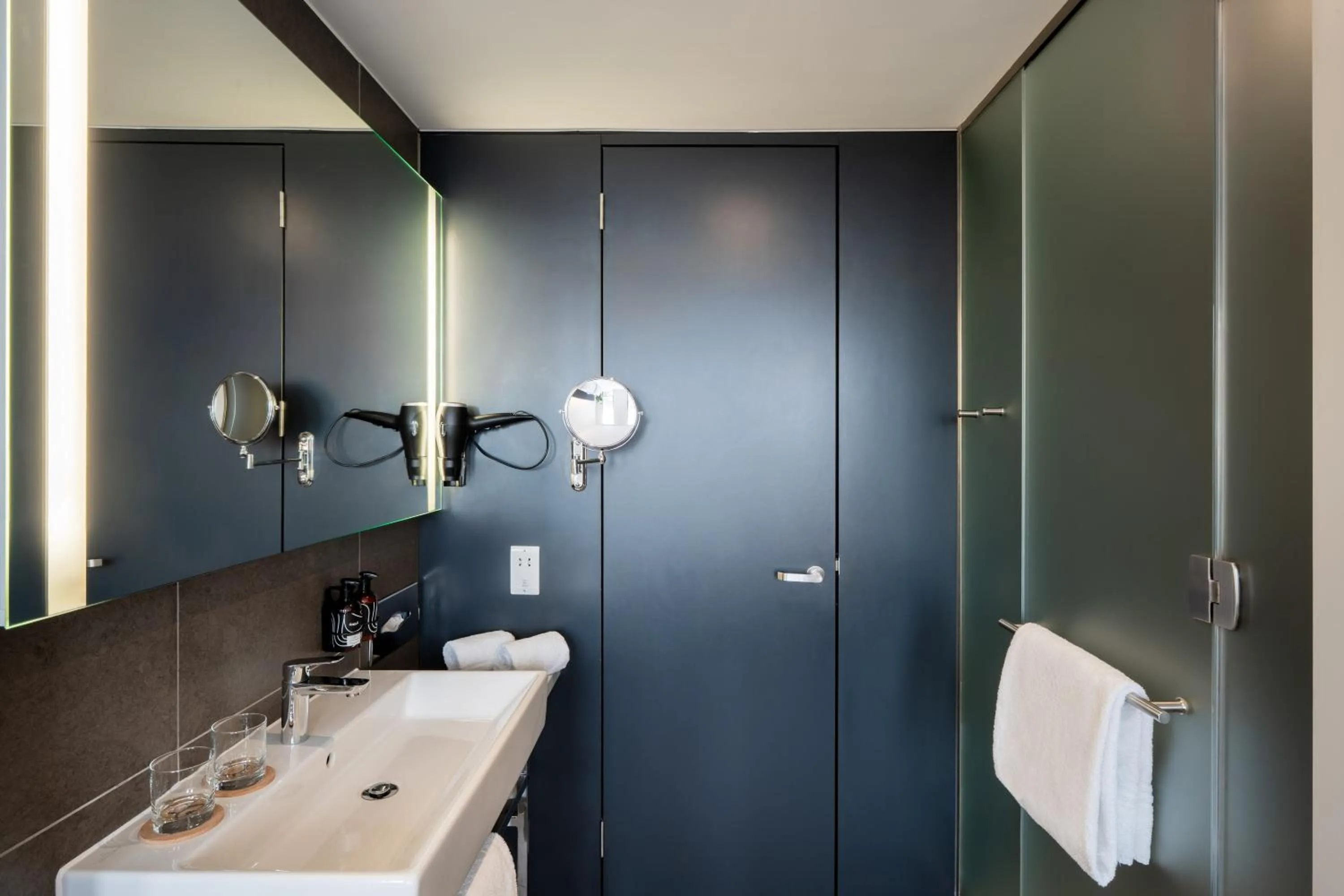 Shower in INNSiDE by Meliá Manchester