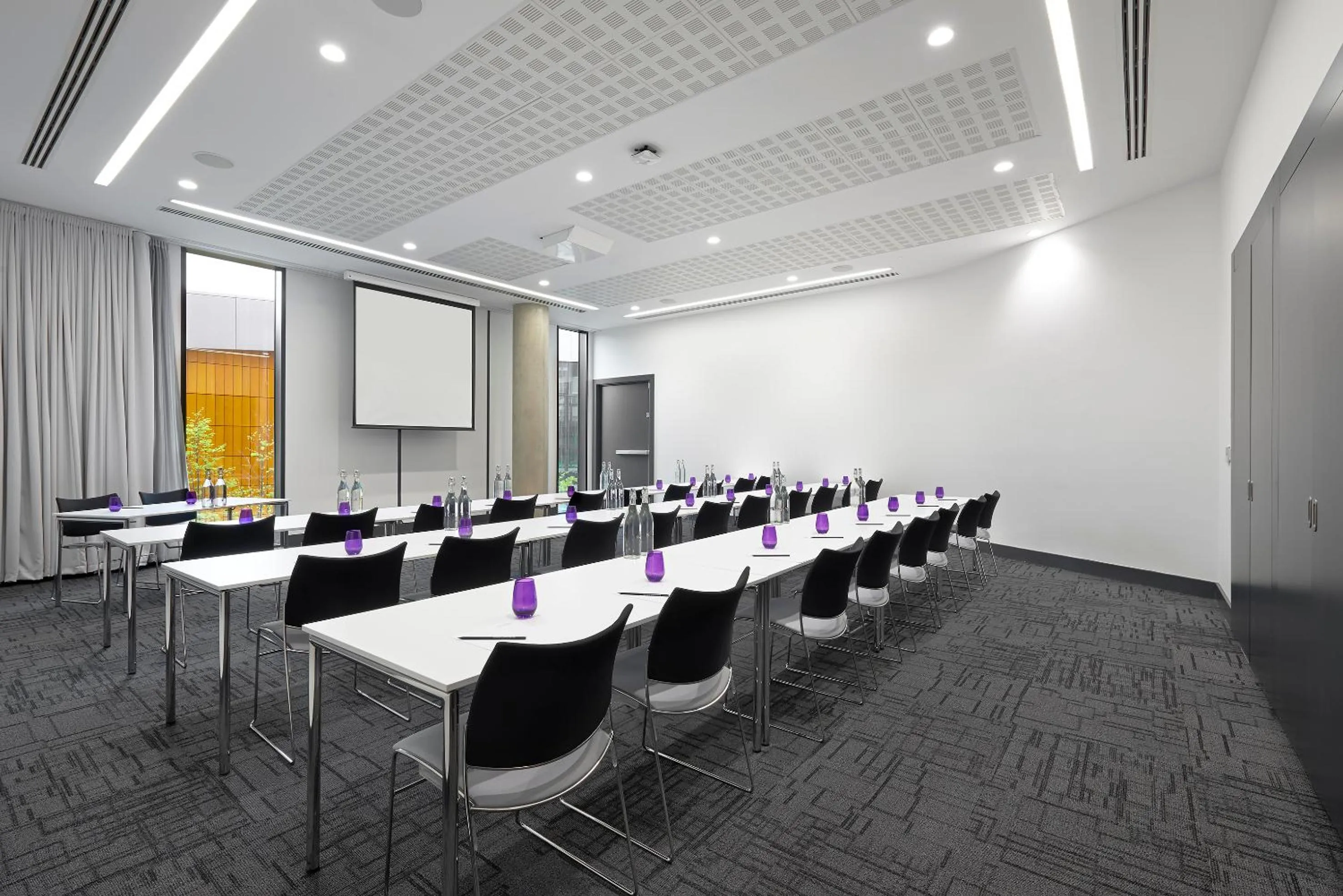 Meeting/conference room in INNSiDE by Meliá Manchester