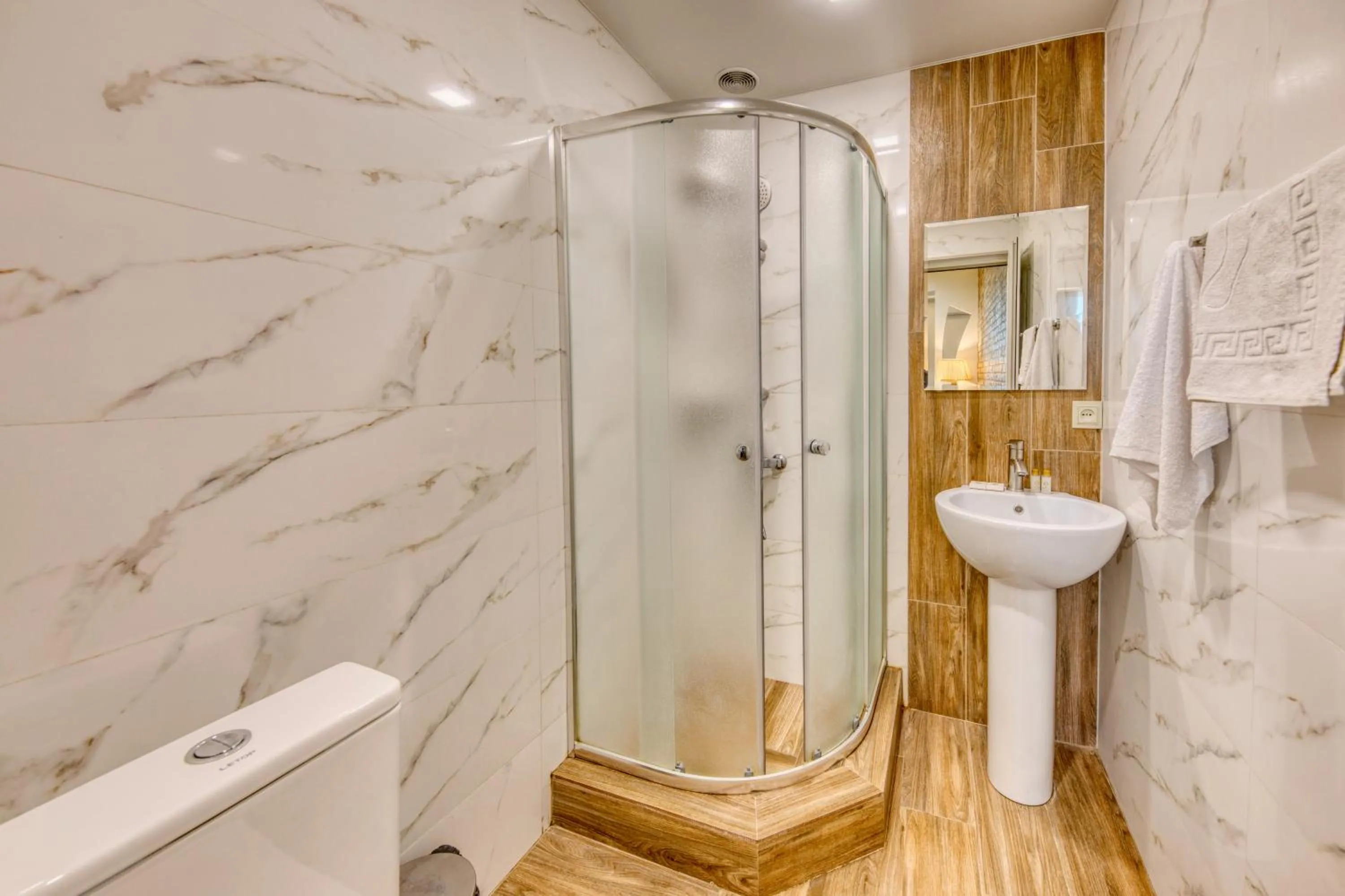 Shower in Aleppo Hotel