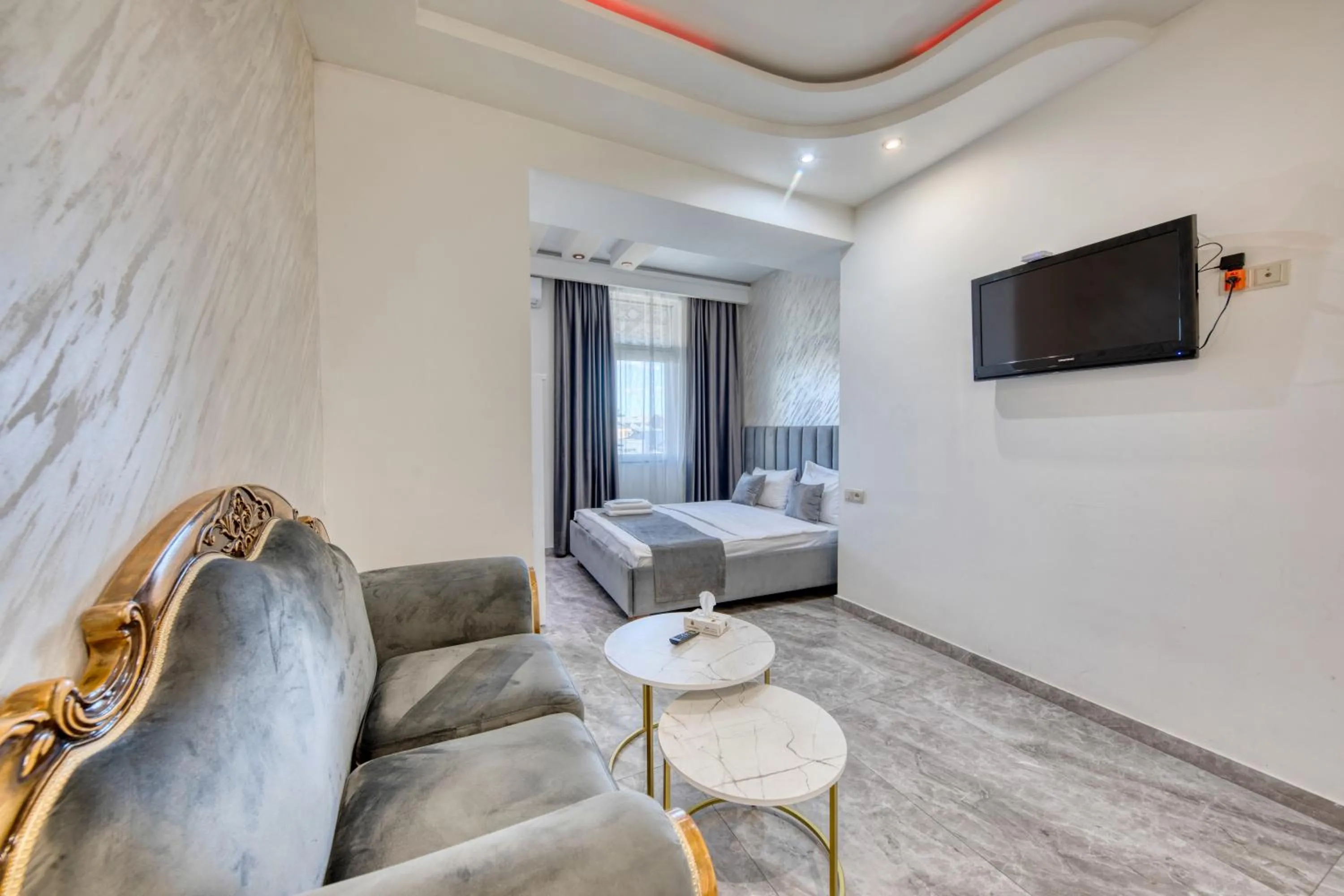 Seating area, Bed in Aleppo Hotel