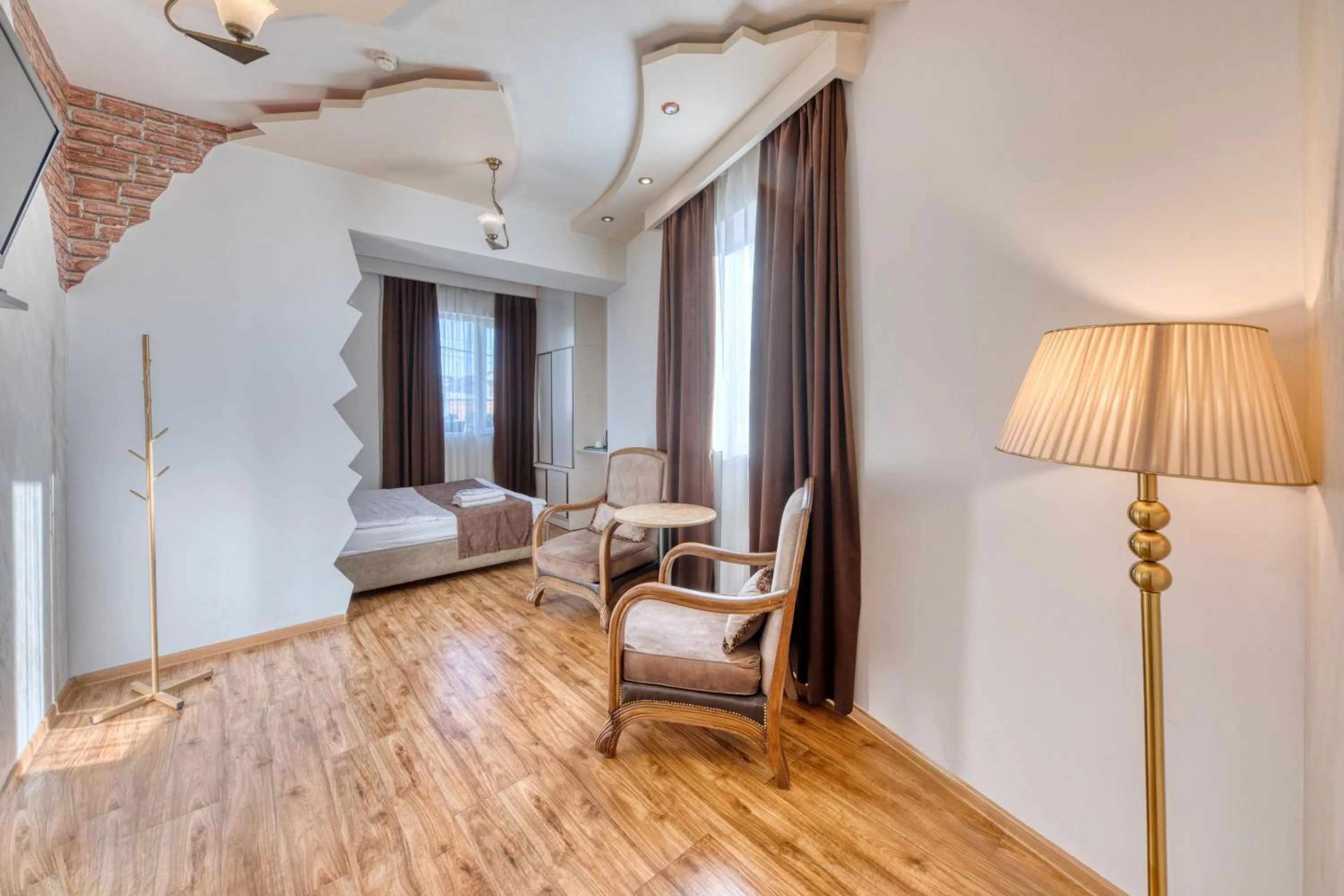 Seating area, Bed in Aleppo Hotel