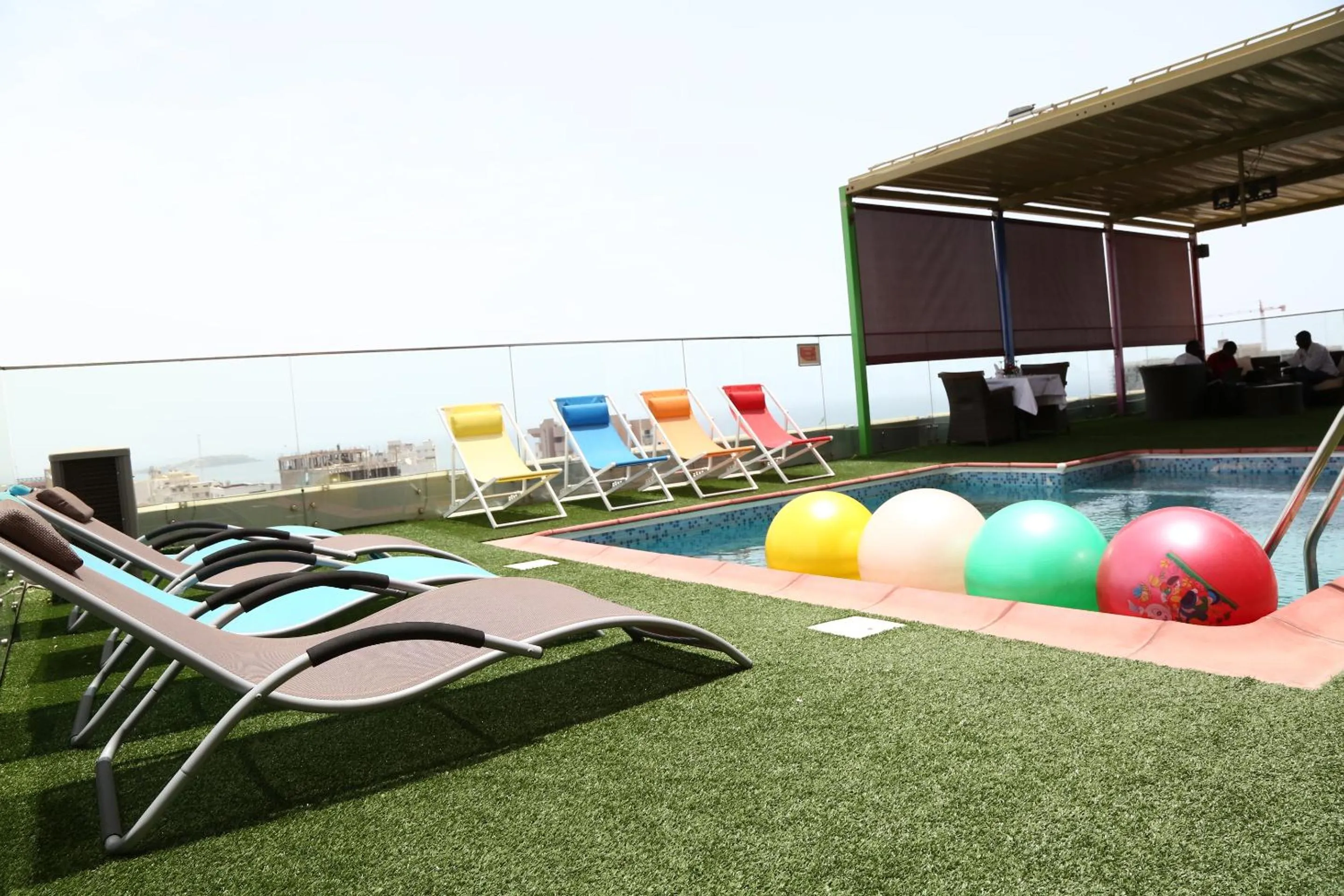 Swimming pool in Hôtel Fleur de Lys Plateau